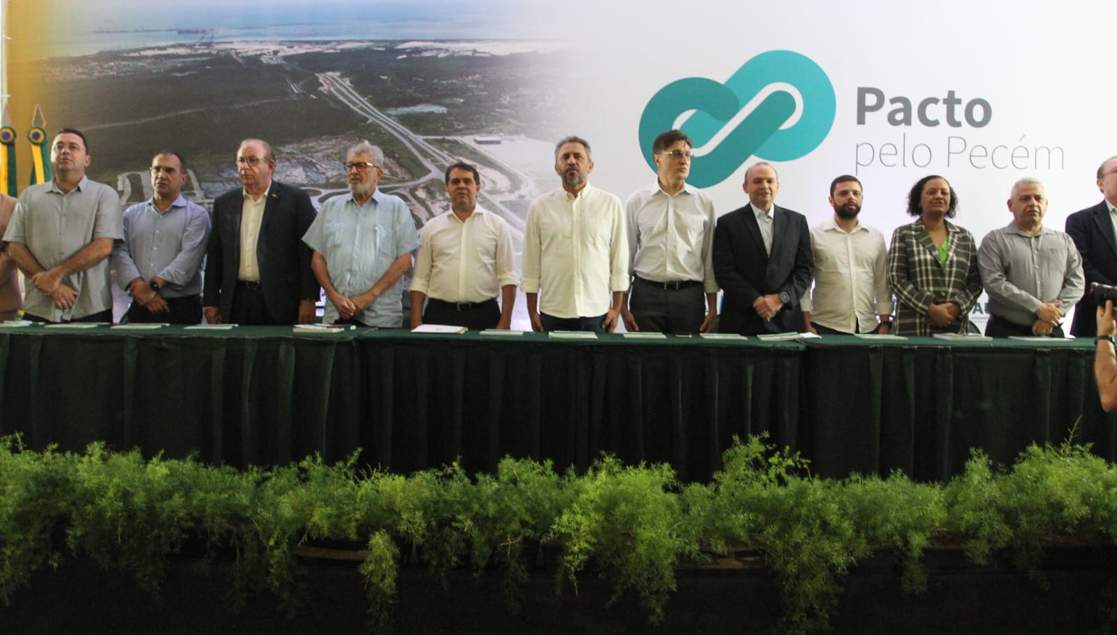 Alece assina acordo de cooperação para a retomada do Pacto pelo Pecém