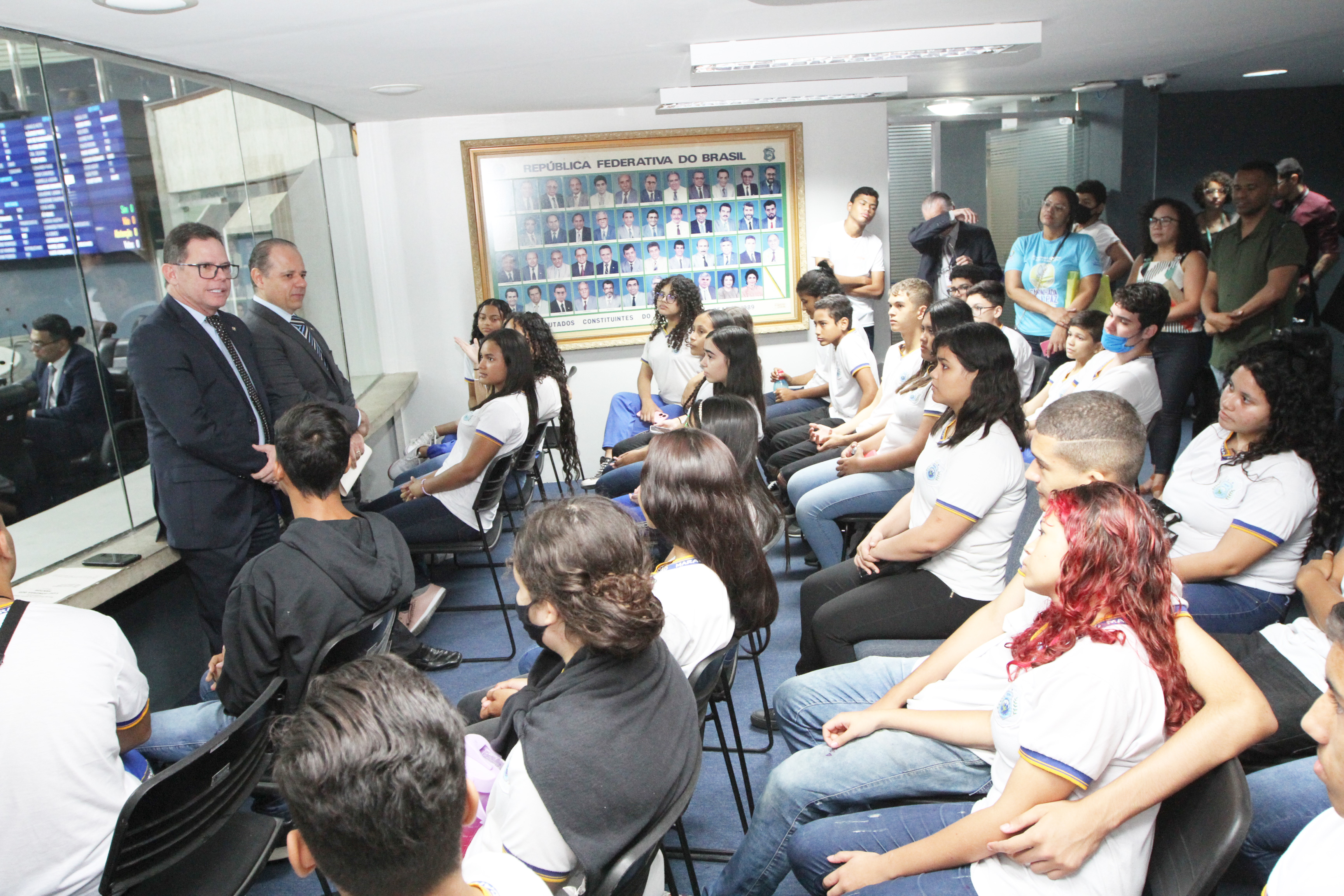 Alunos da Escola Luiz Gonzaga dos Santos visitam a Assembleia Legislativa