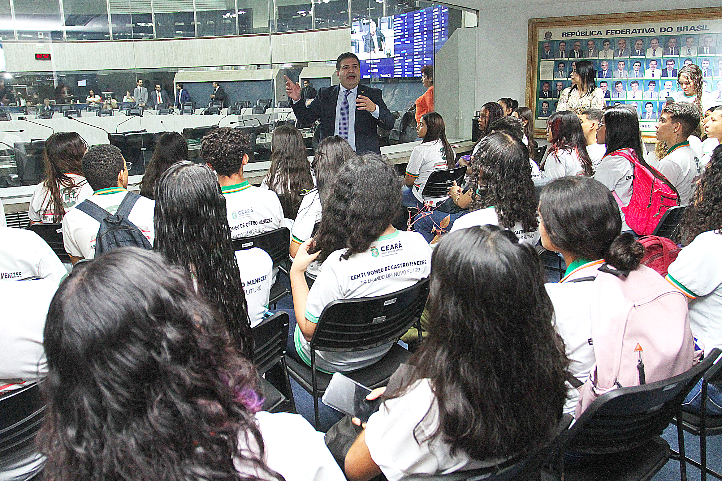 Instituições de ensino de Caucaia e Maracanaú visitam a Alece nesta quinta