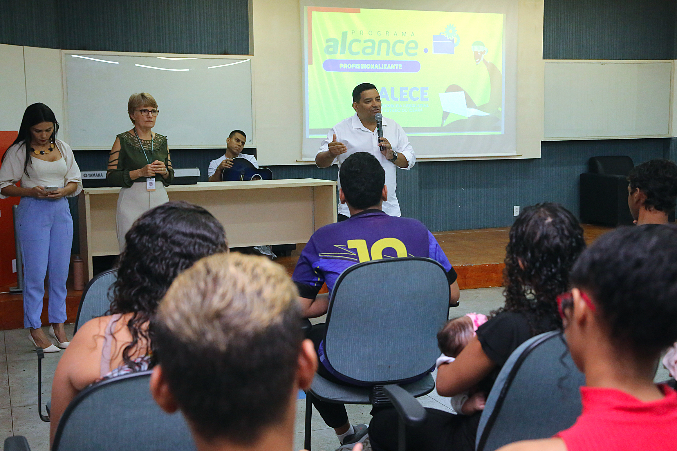 Programa Alcance realiza aula inaugural do Alcance Profissionalizante