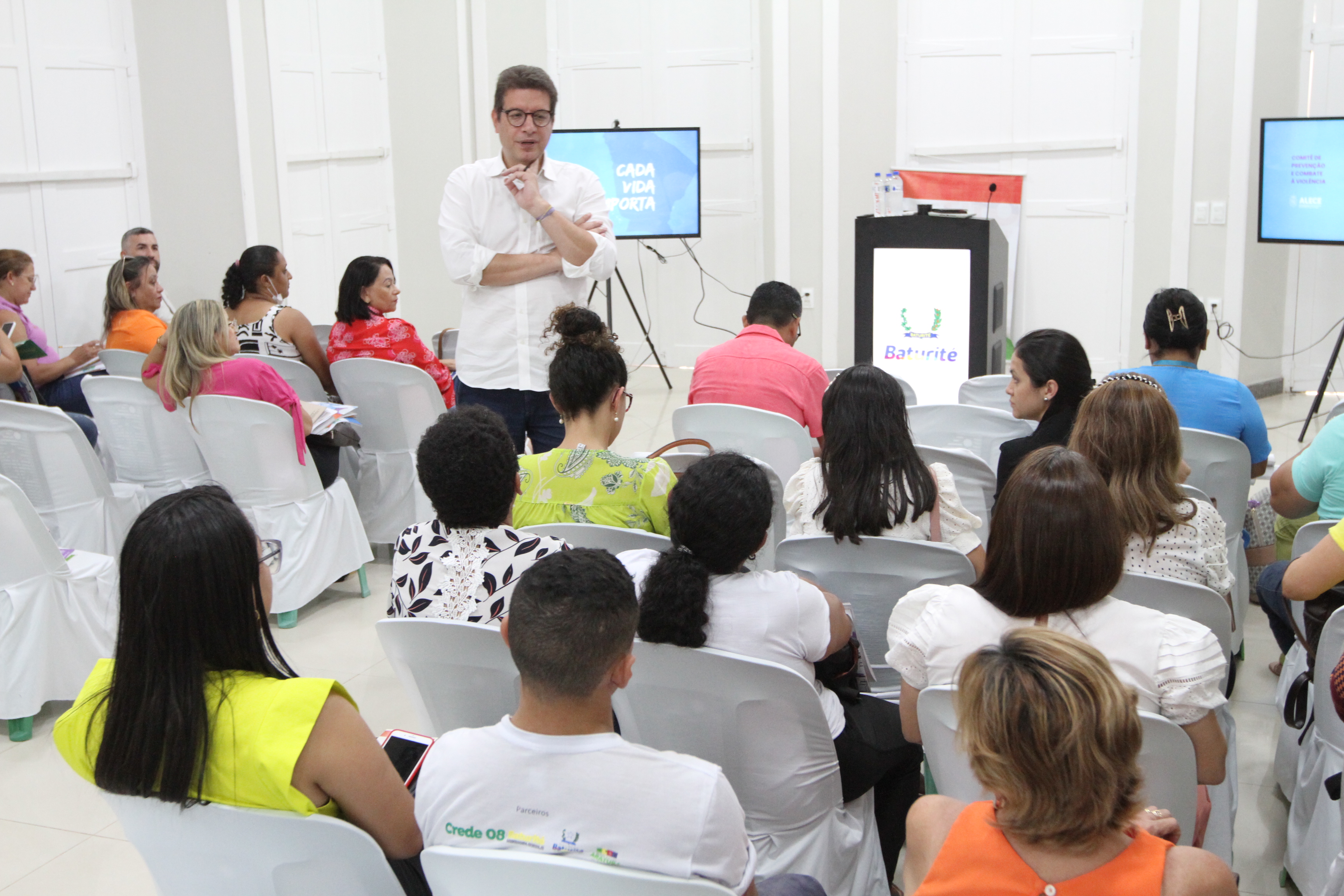Deputado Renato Roseno, presidente da  Comissão de Direitos Humanos e Cidadania da Alece aponta importância de ampliar rede de proteção aos jovens