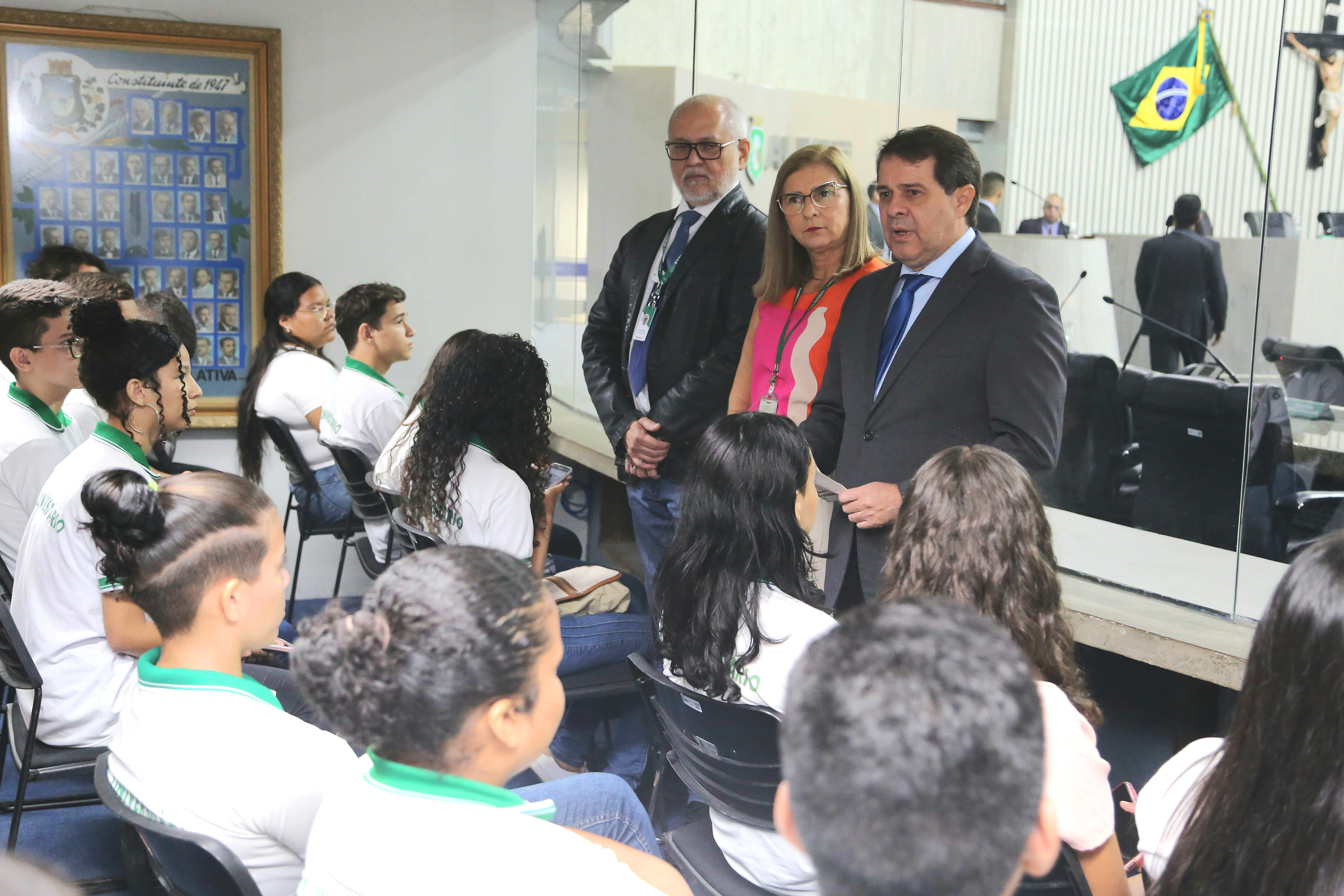 Escolas do Siqueira e Conjunto José Walter visitam a Alece