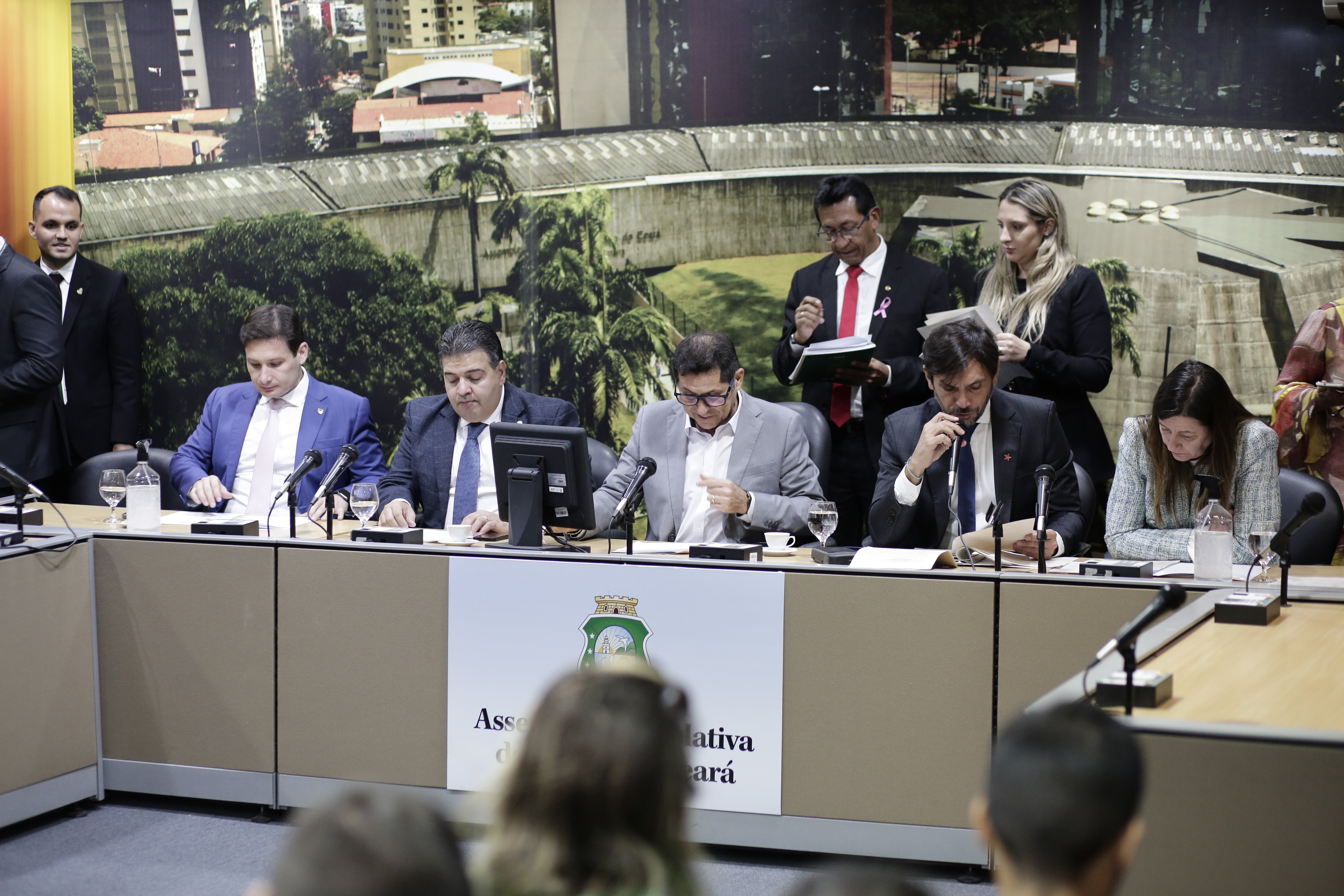 Comissão de Trabalho, Administração e Serviço Público aprova 12 projetos nesta terça