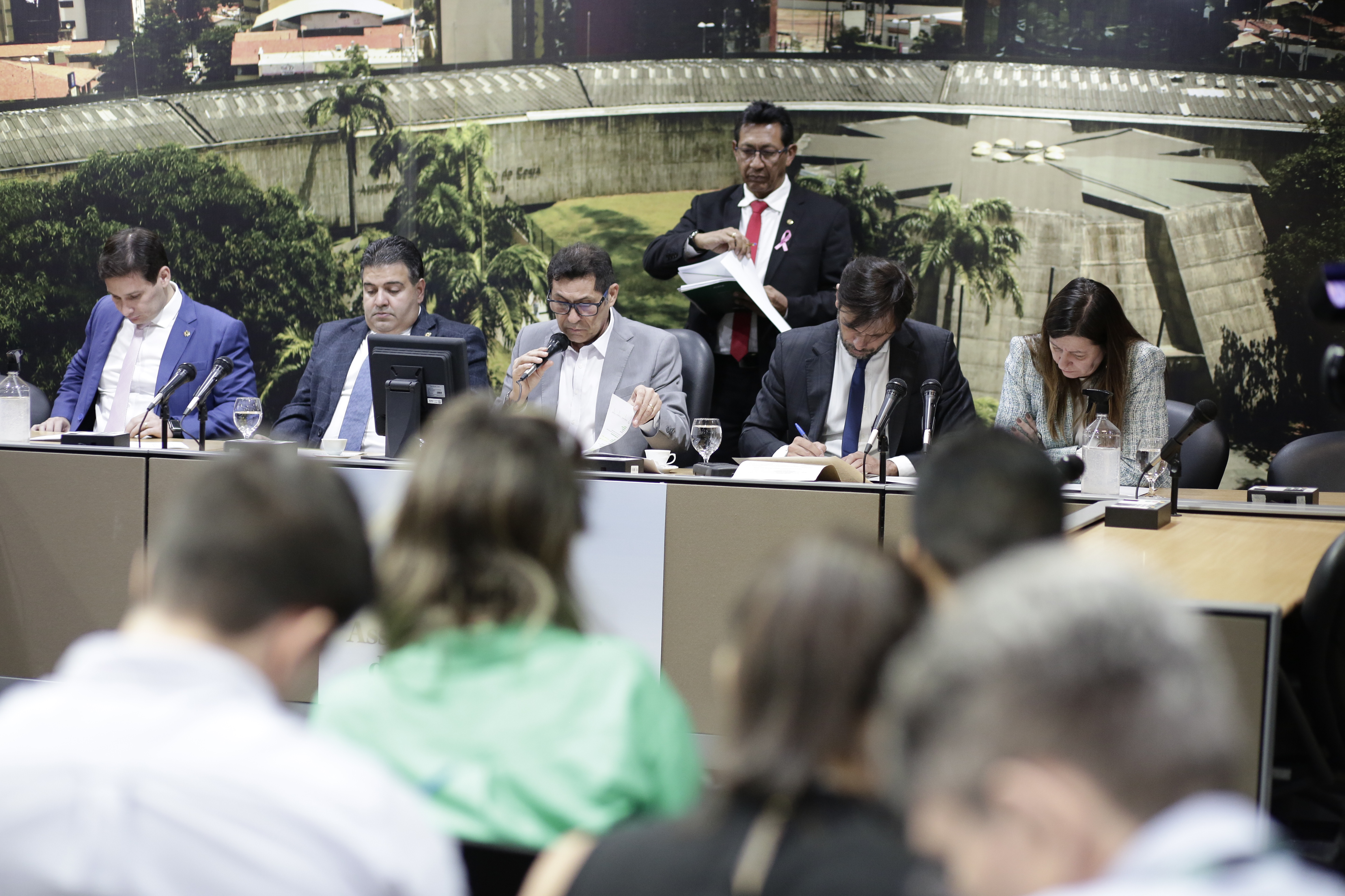 Comissões aprovam seis projetos e cinco requerimentos nesta terça