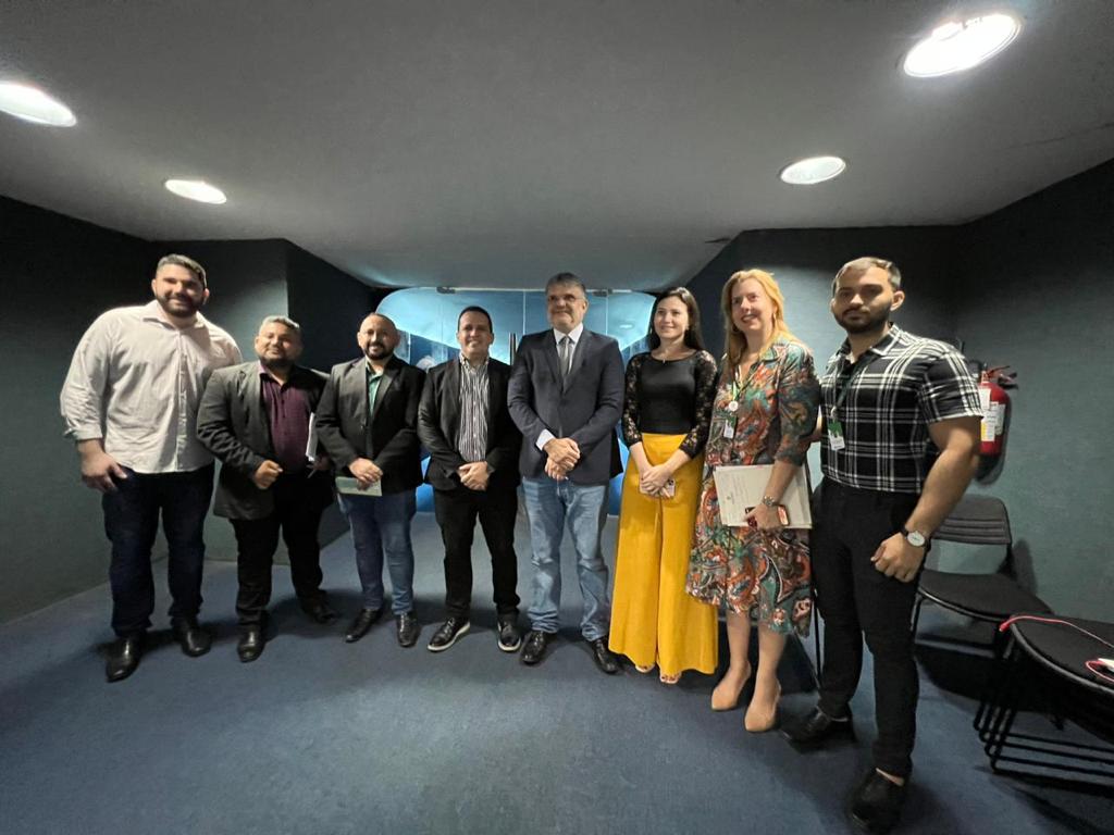 Alece recebe representantes da Câmara Municipal de Uruburetama