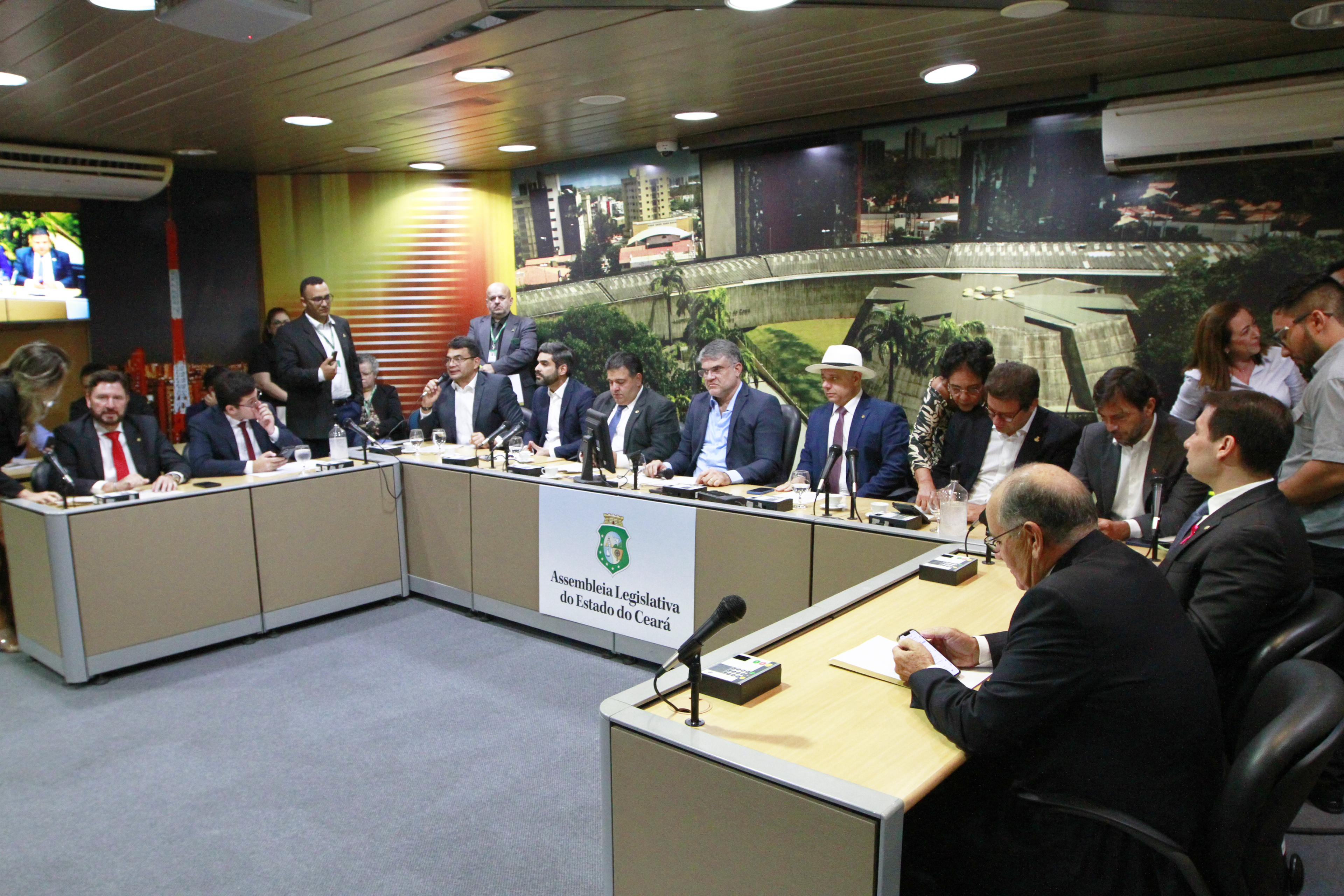 Comissões se reúnem e aprovam 15 proposições