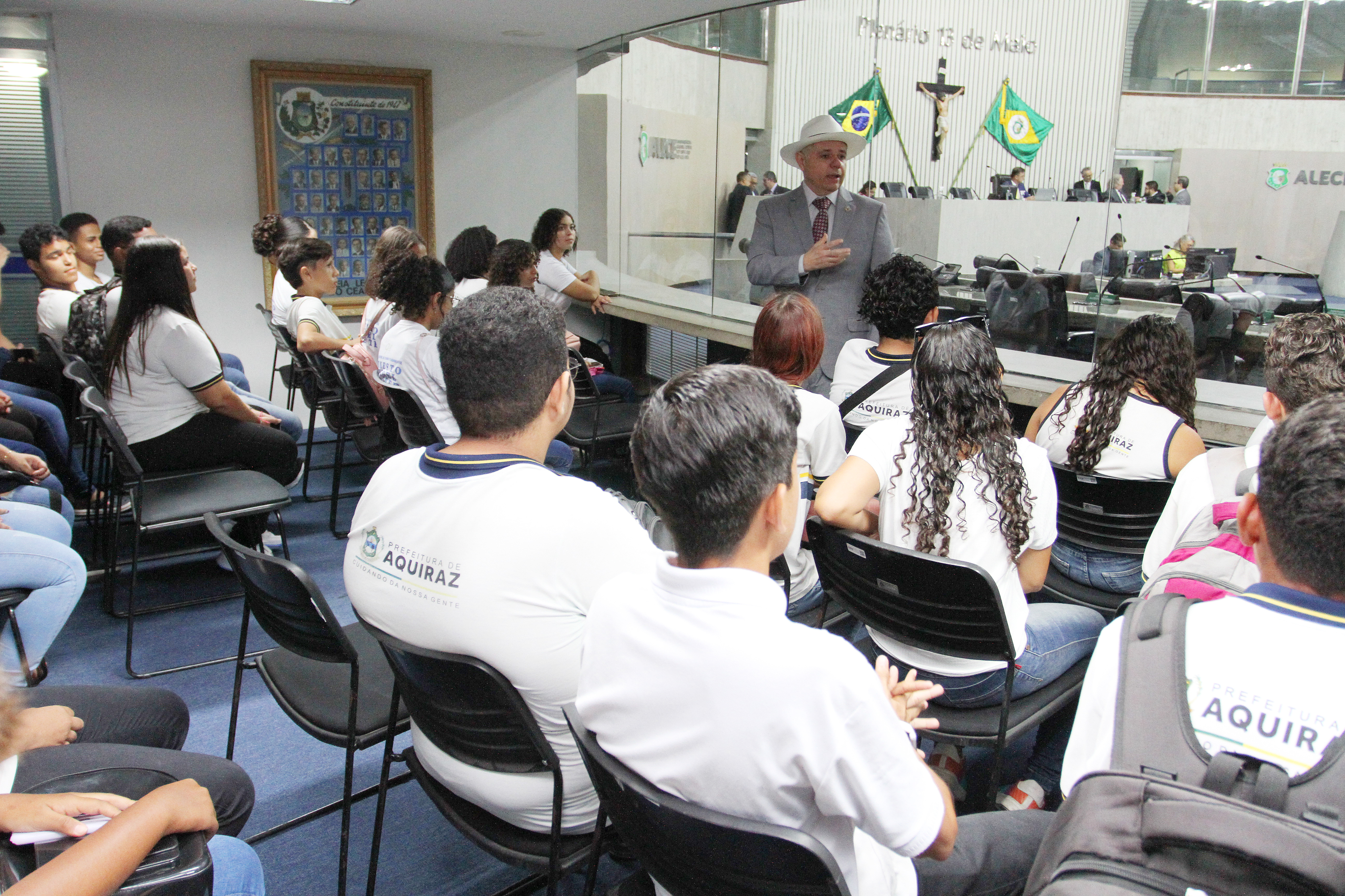 Alunos de escolas de Aquiraz e Mondubim visitam a Assembleia Legislativa