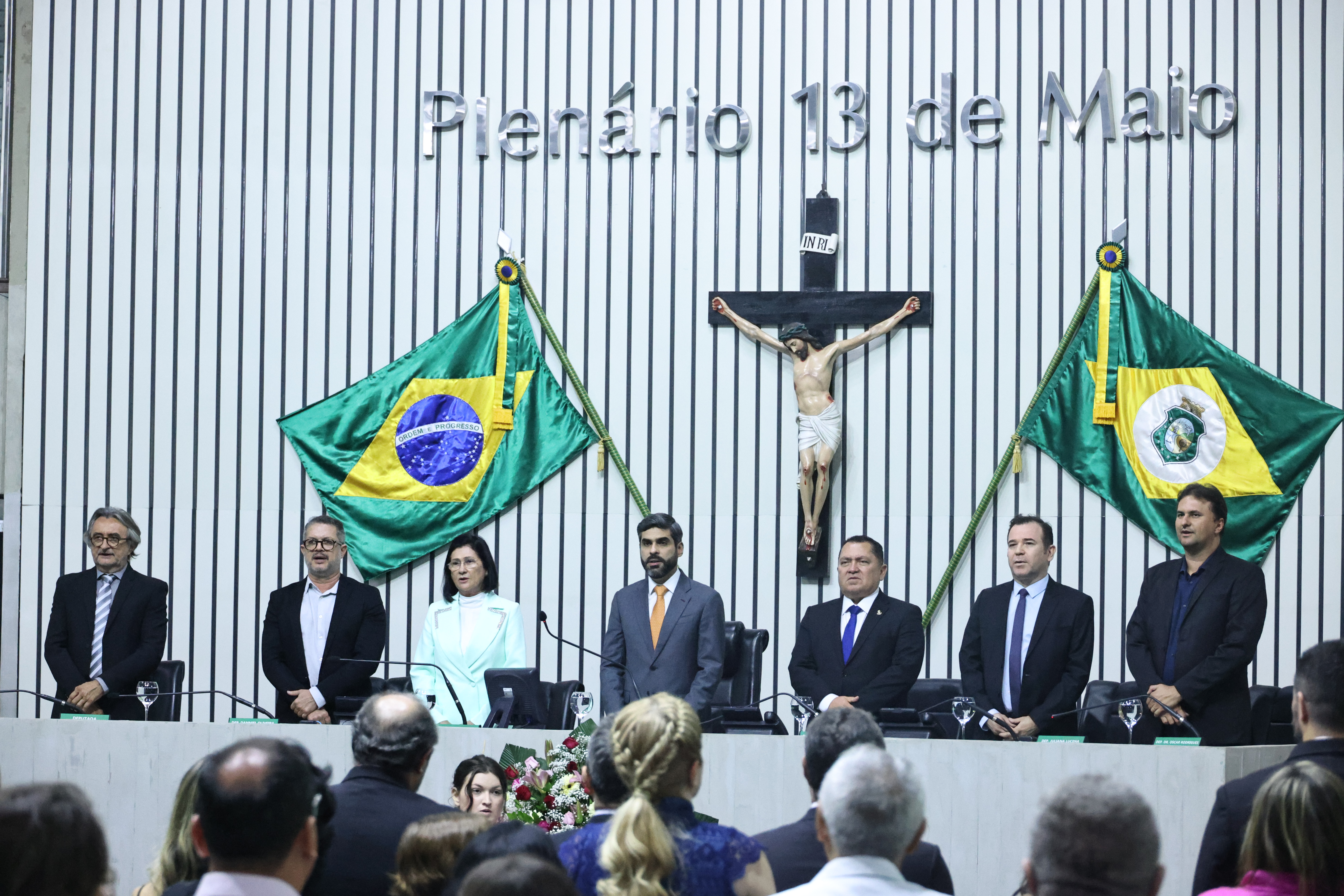 Atuação dos médicos é reconhecida em solenidade na Alece  