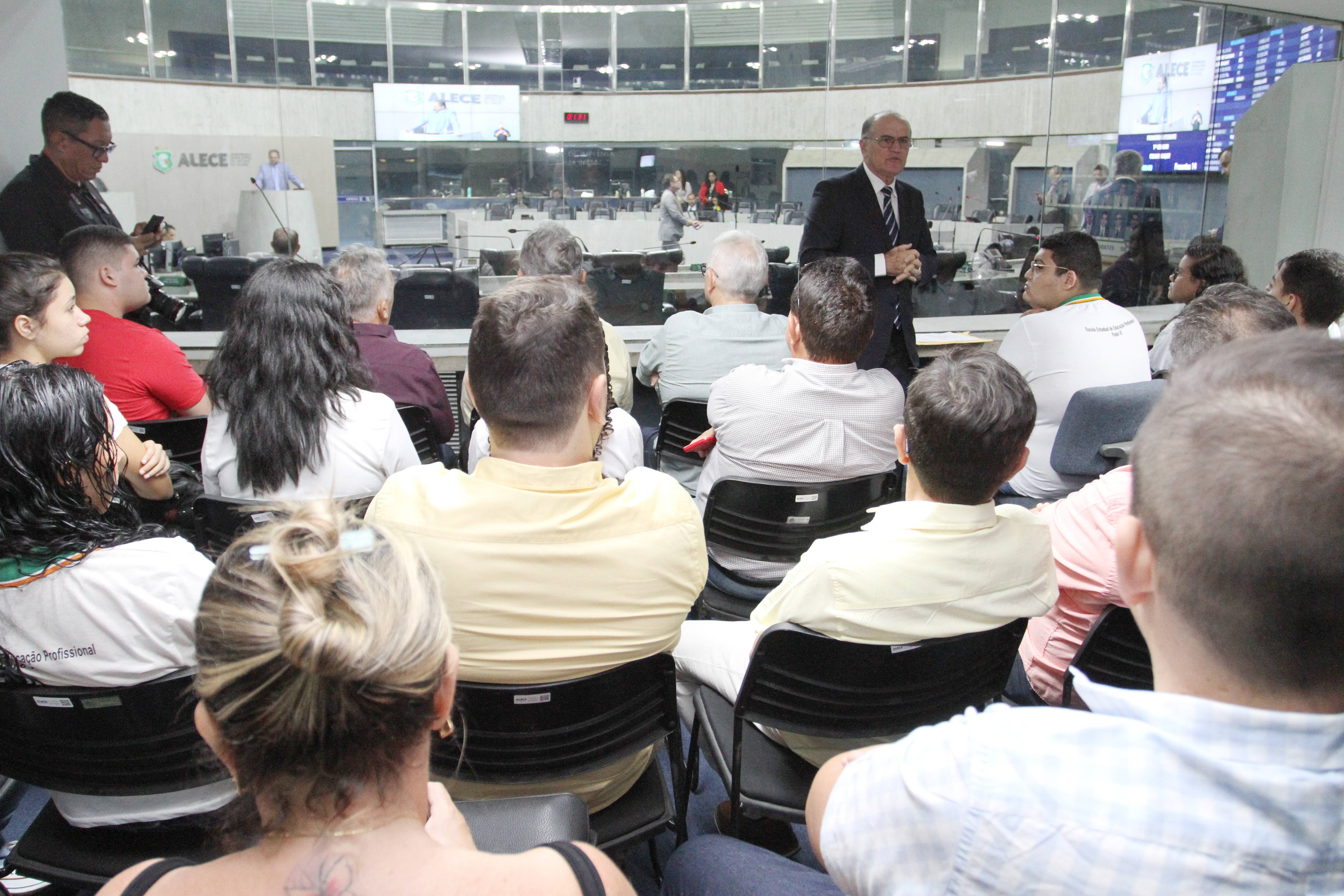 Alunos de escolas de Fortaleza e Maranguape conhecem a Alece