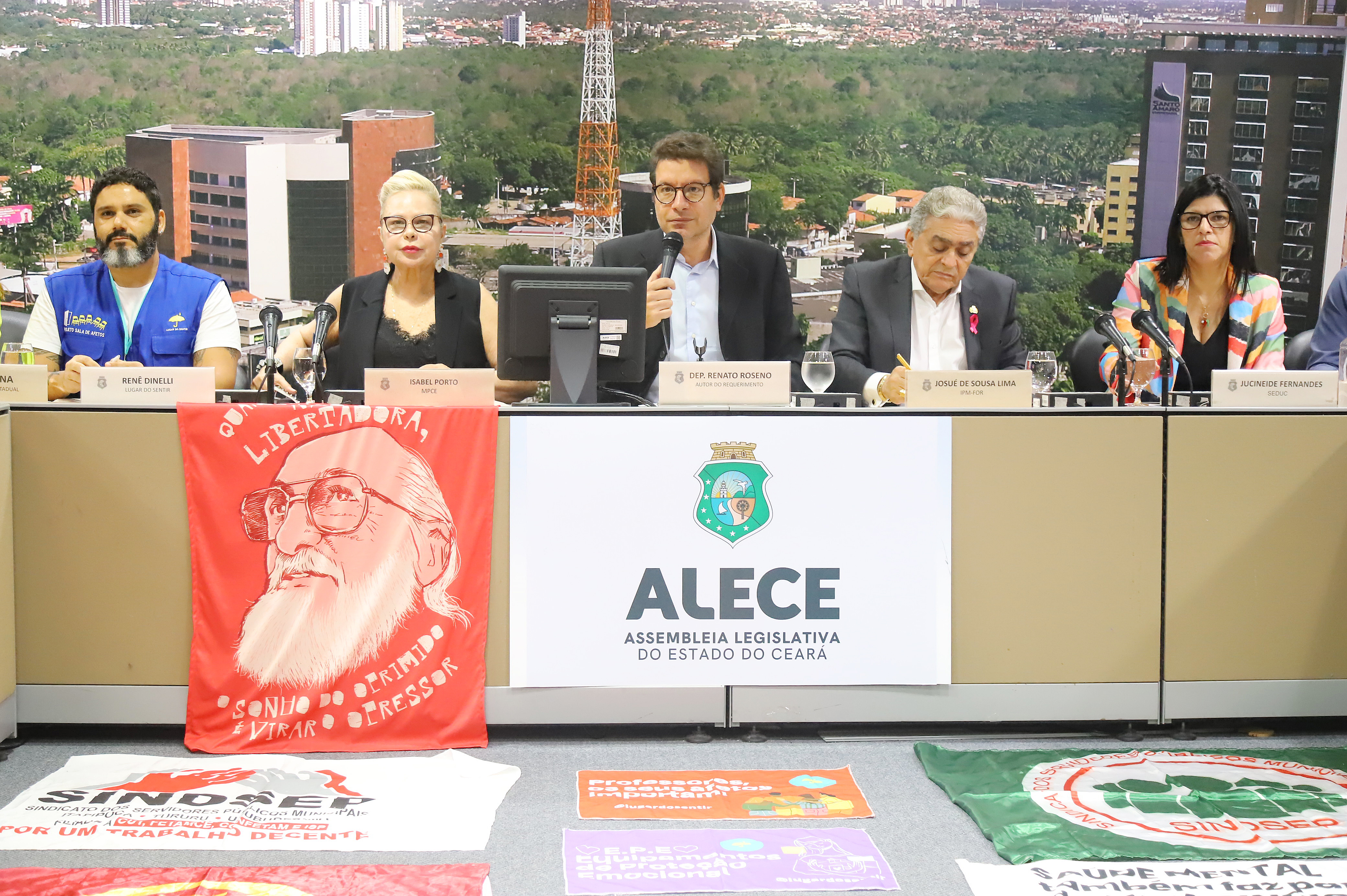 Professores reivindicam durante audiência na Alece mais suporte à saúde mental