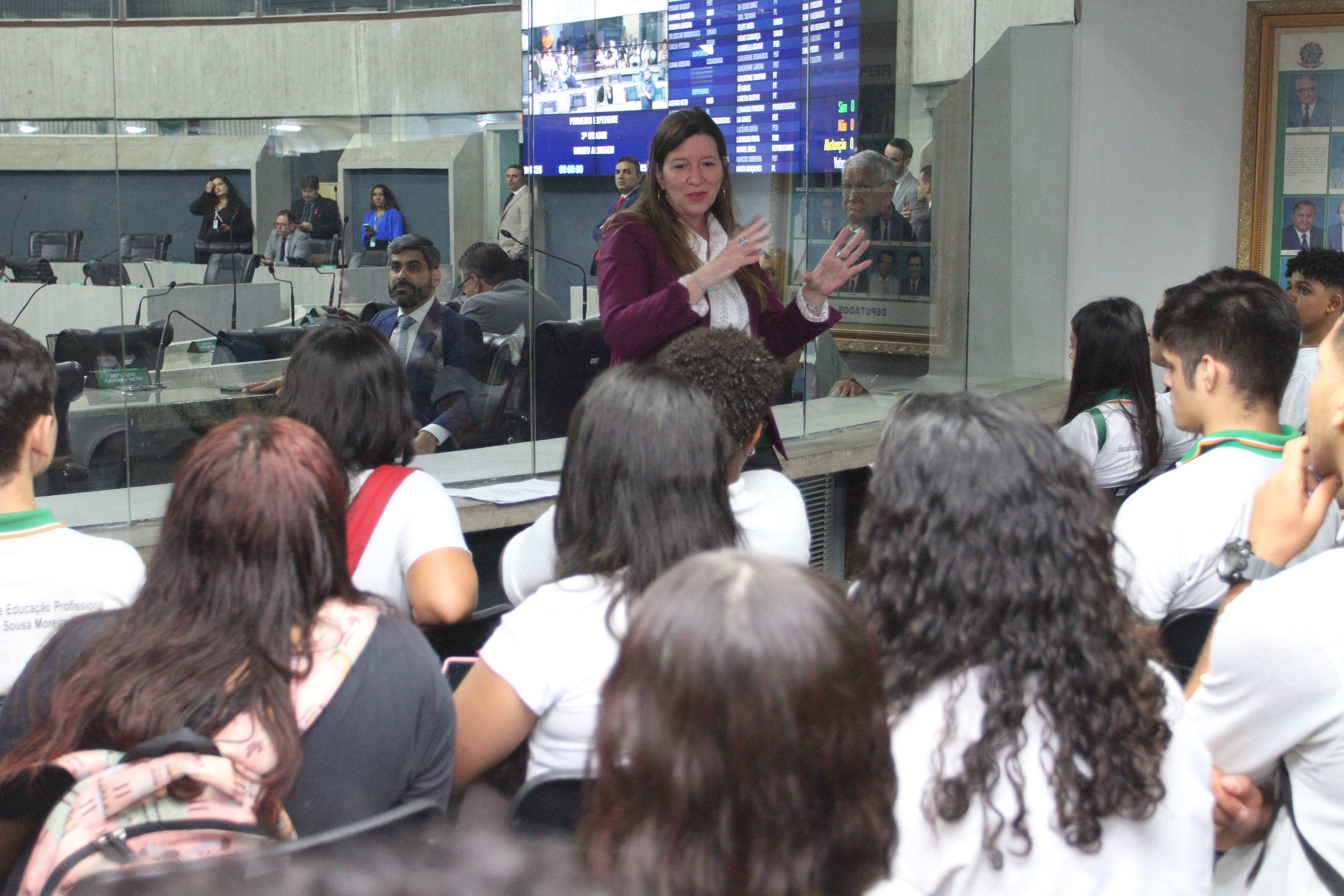 Alece recebe alunos de escolas de Fortaleza e Tauá nesta quinta-feira
