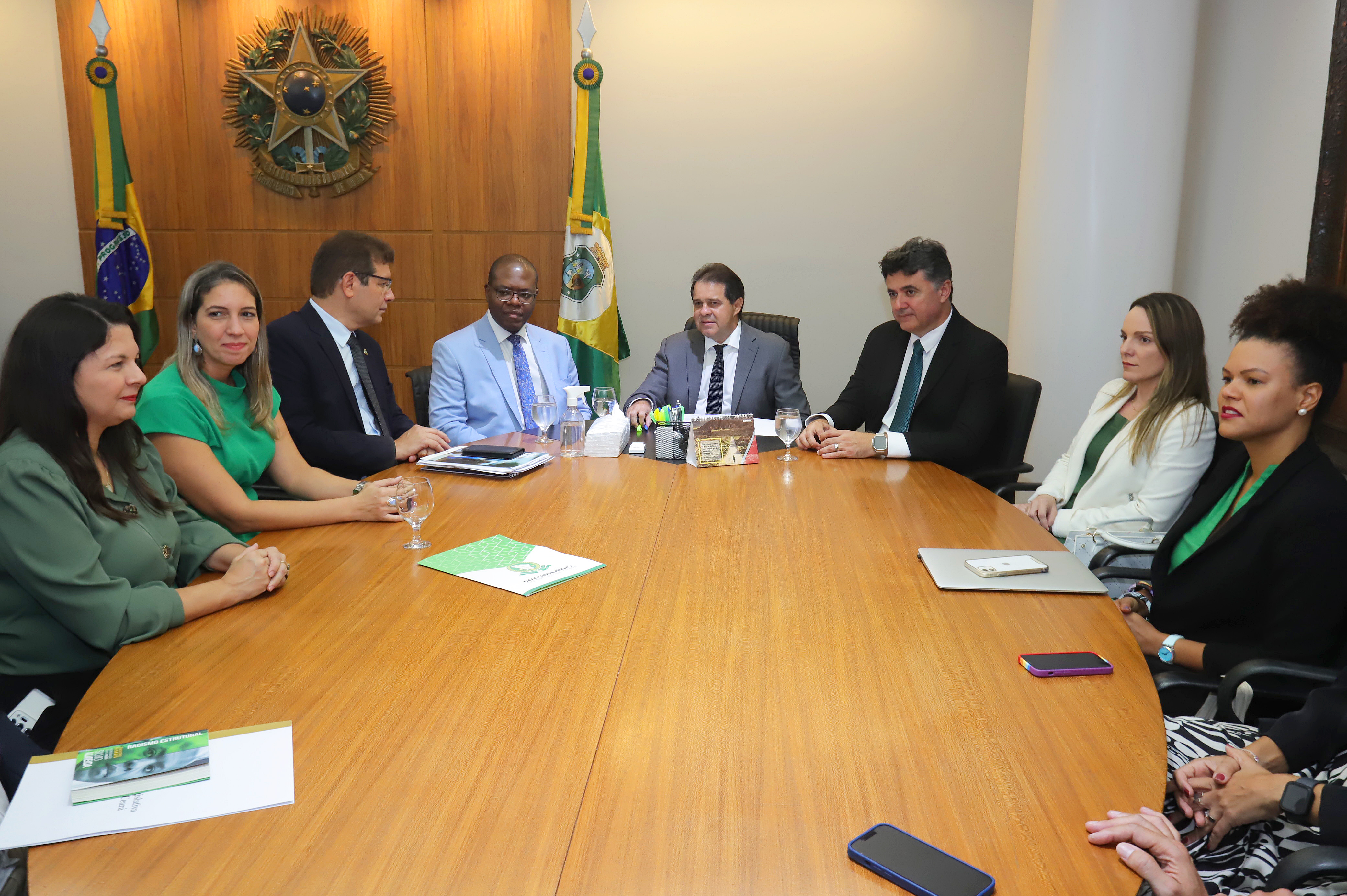 Ministro dos Direitos Humanos recebe na Alece relatório sobre dados de combate à violência