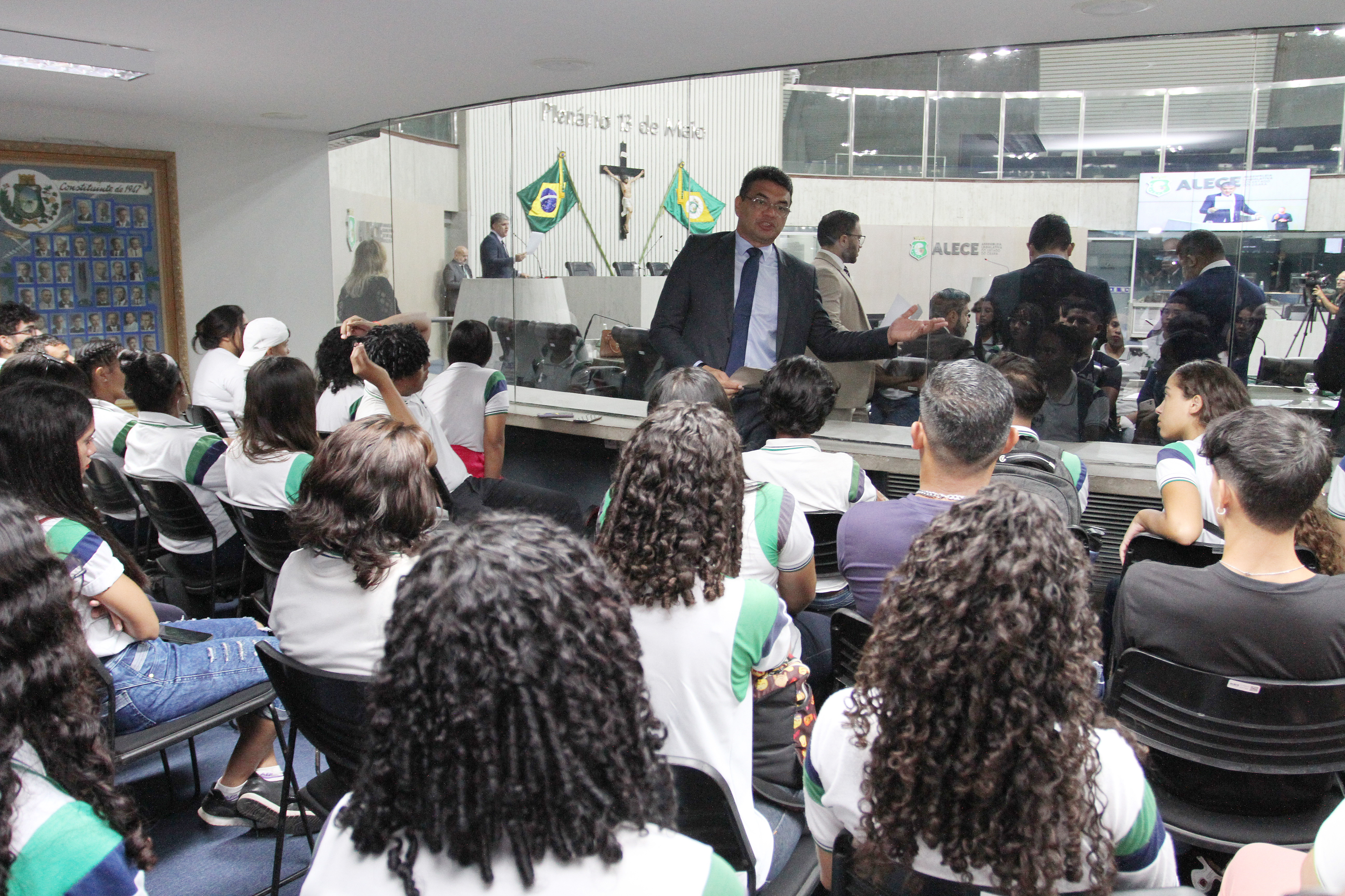 Instituições de ensino de Paracuru e Fortaleza visitam a Alece