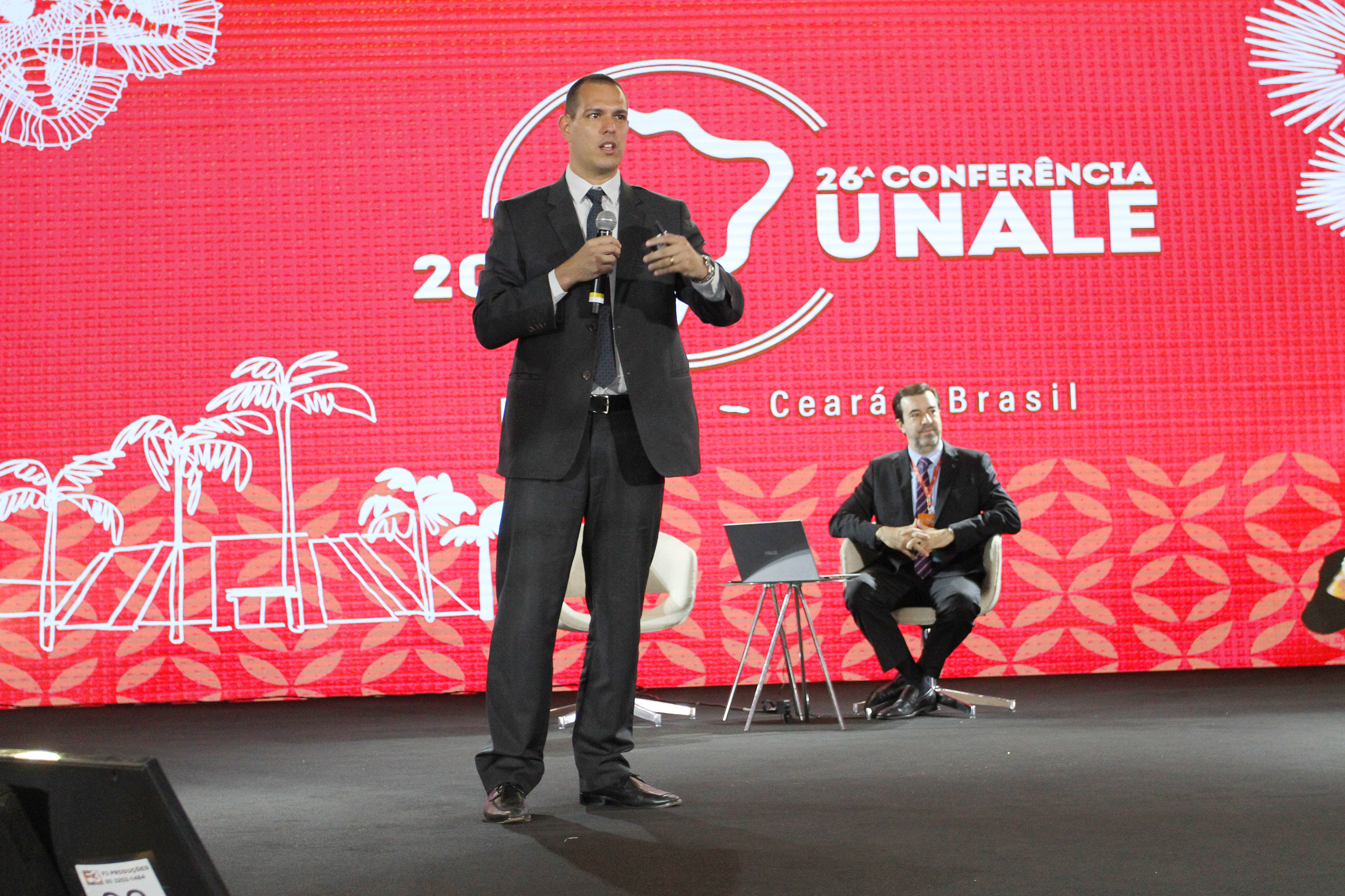 Mesa-redonda debate prerrogativas legislativas em Conferência da Unale