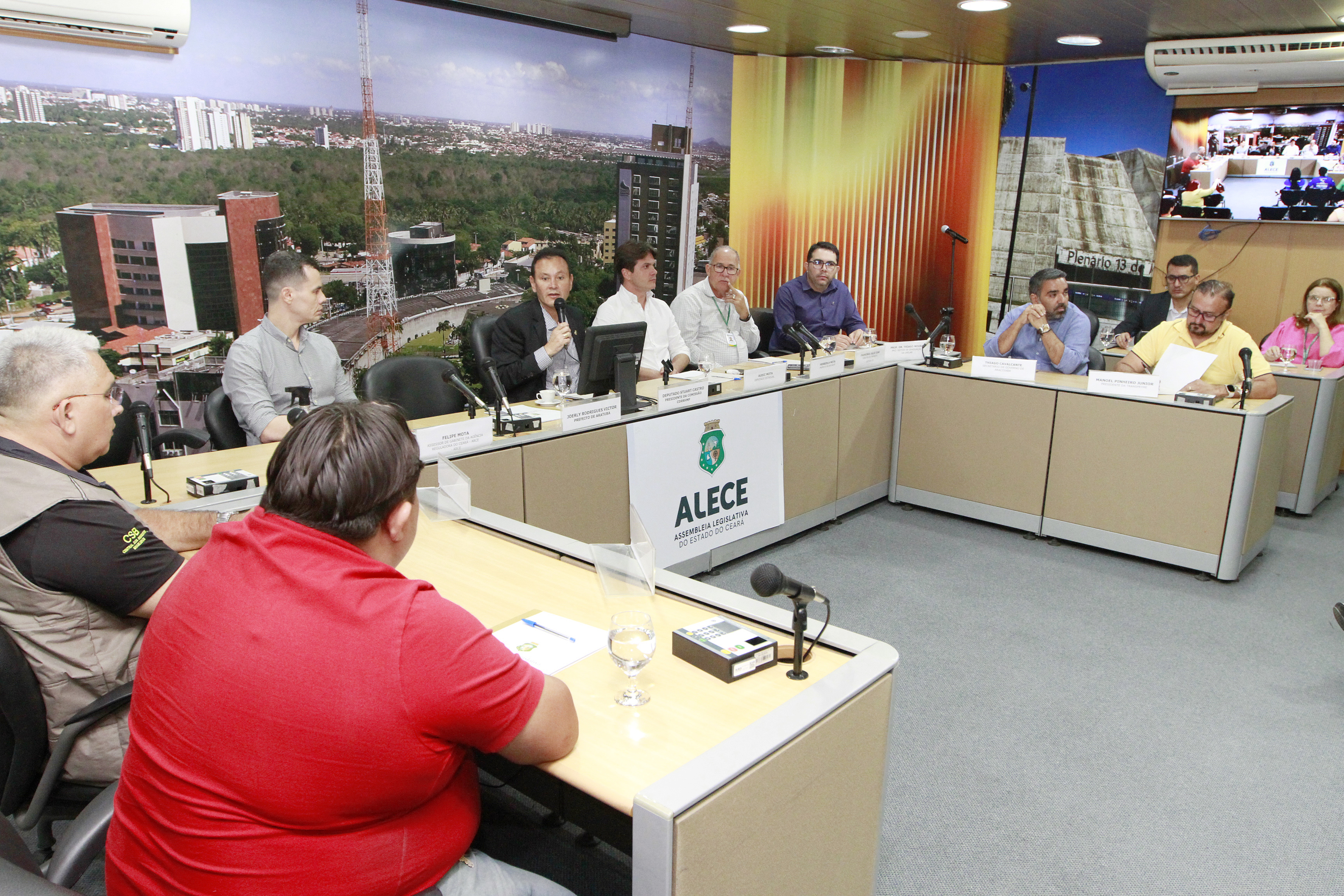 Regulação do transporte coletivo no Maciço de Baturité é cobrada em audiência