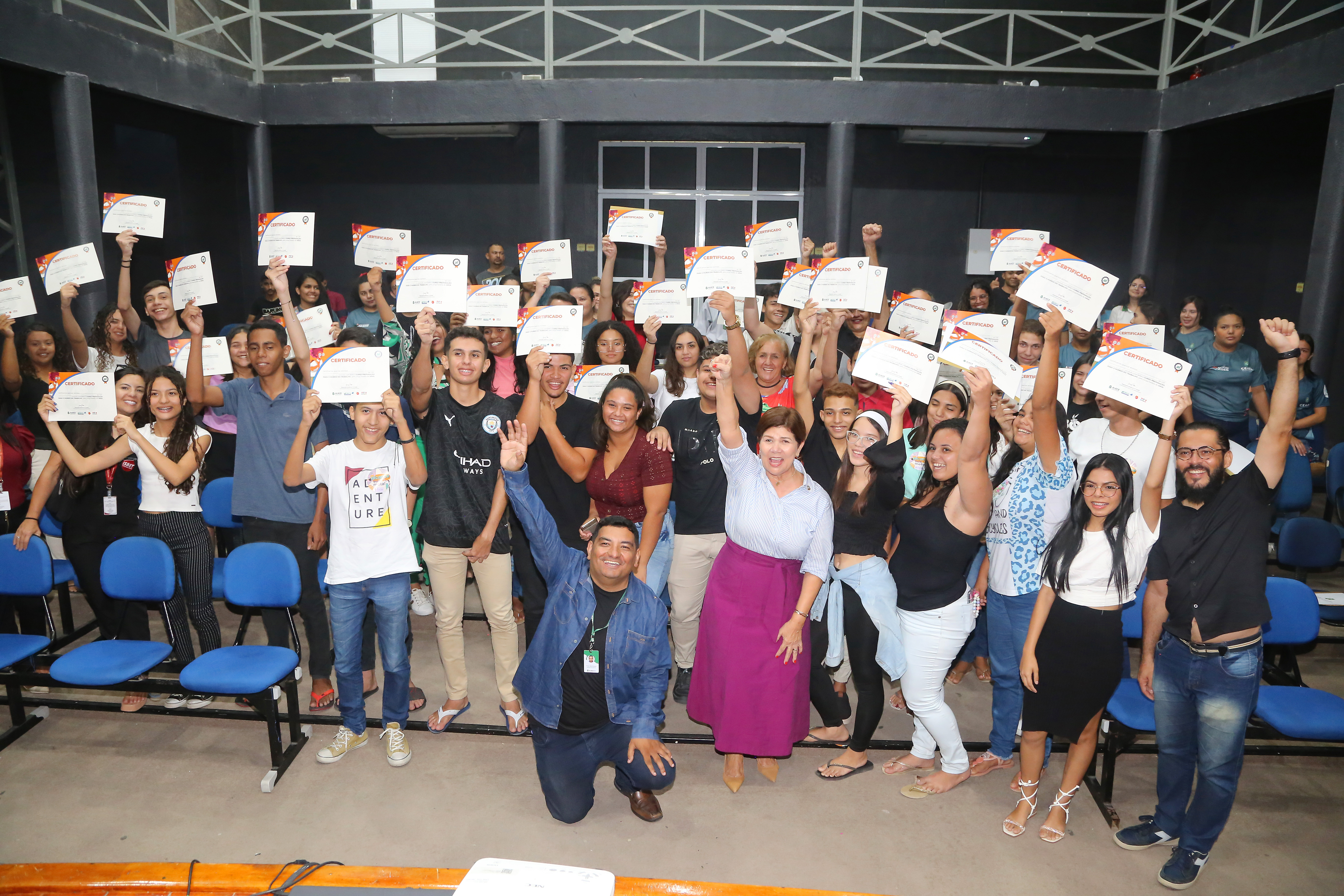 Quarenta e três alunos recebem certificado do Alcance Profissionalizante em Horizonte