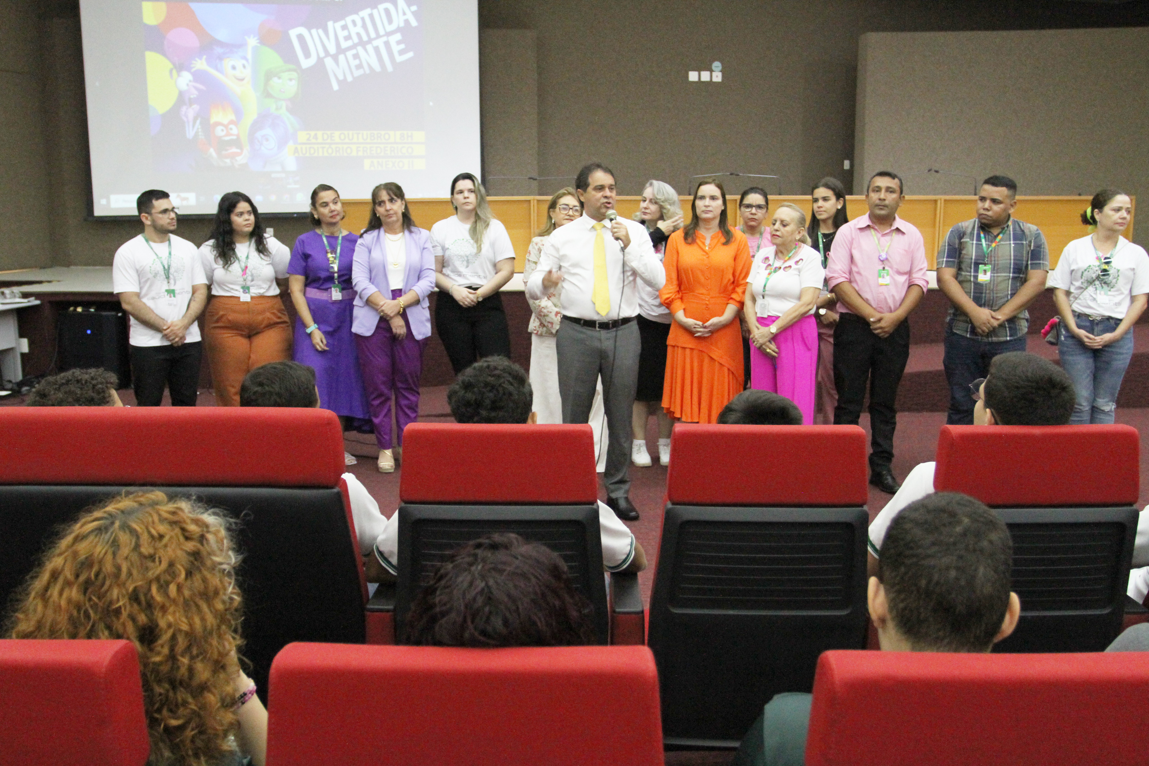 Cine Alece debate saúde mental com estudantes da rede pública