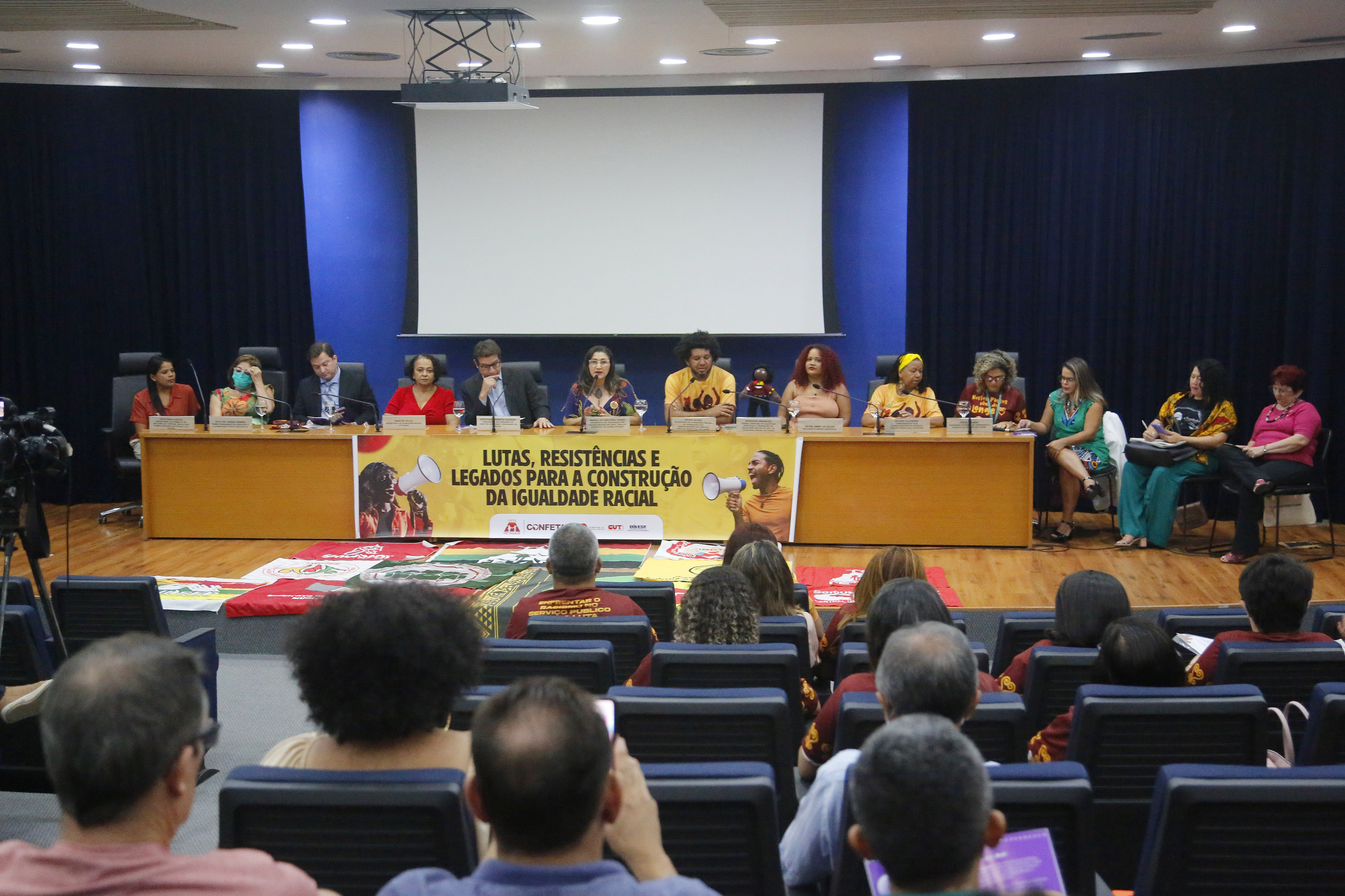 Entidades cobram mais apoio à luta contra o racismo no serviço público