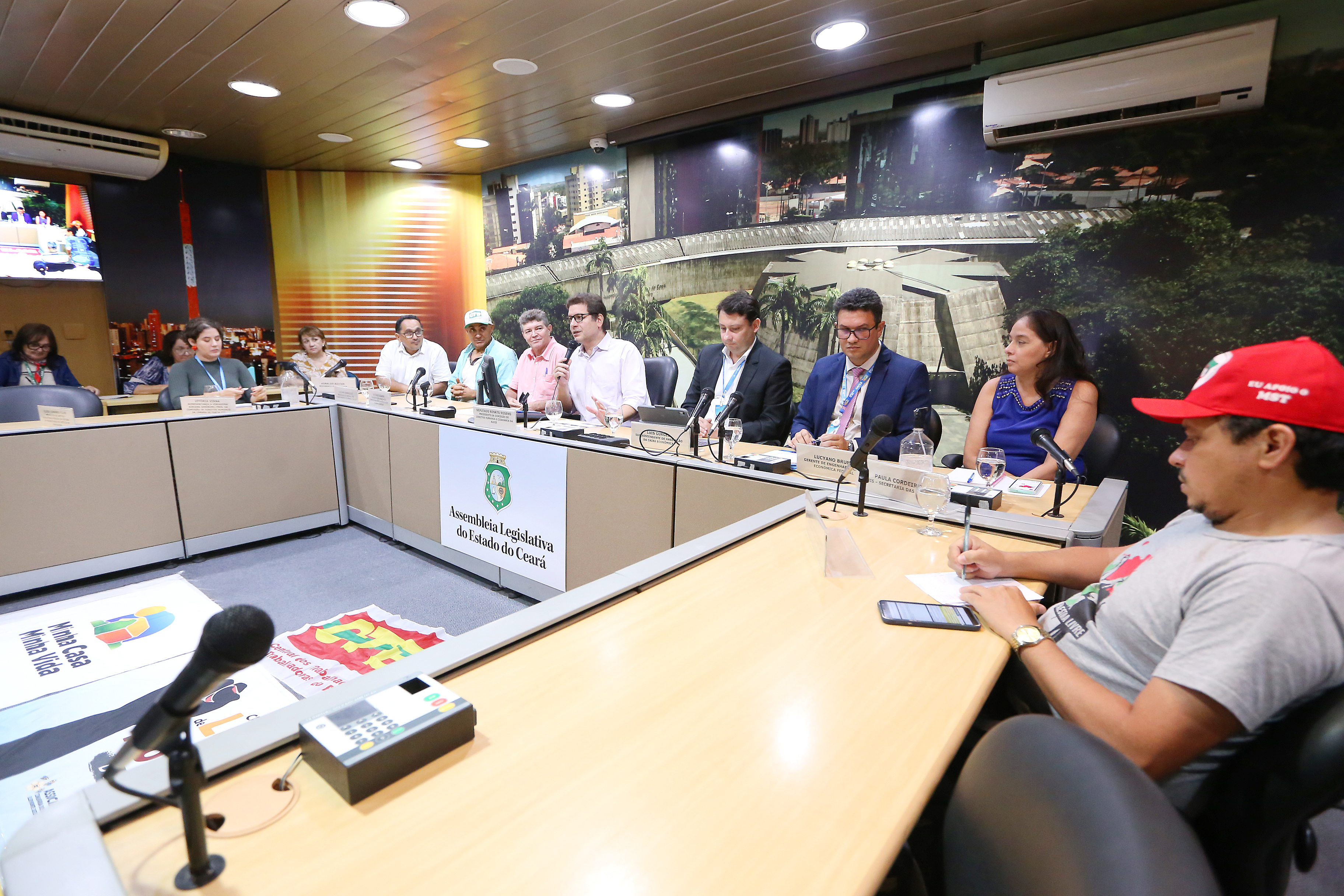 Crítica às privatizações de imóveis públicos marca audiência na Alece sobre moradia