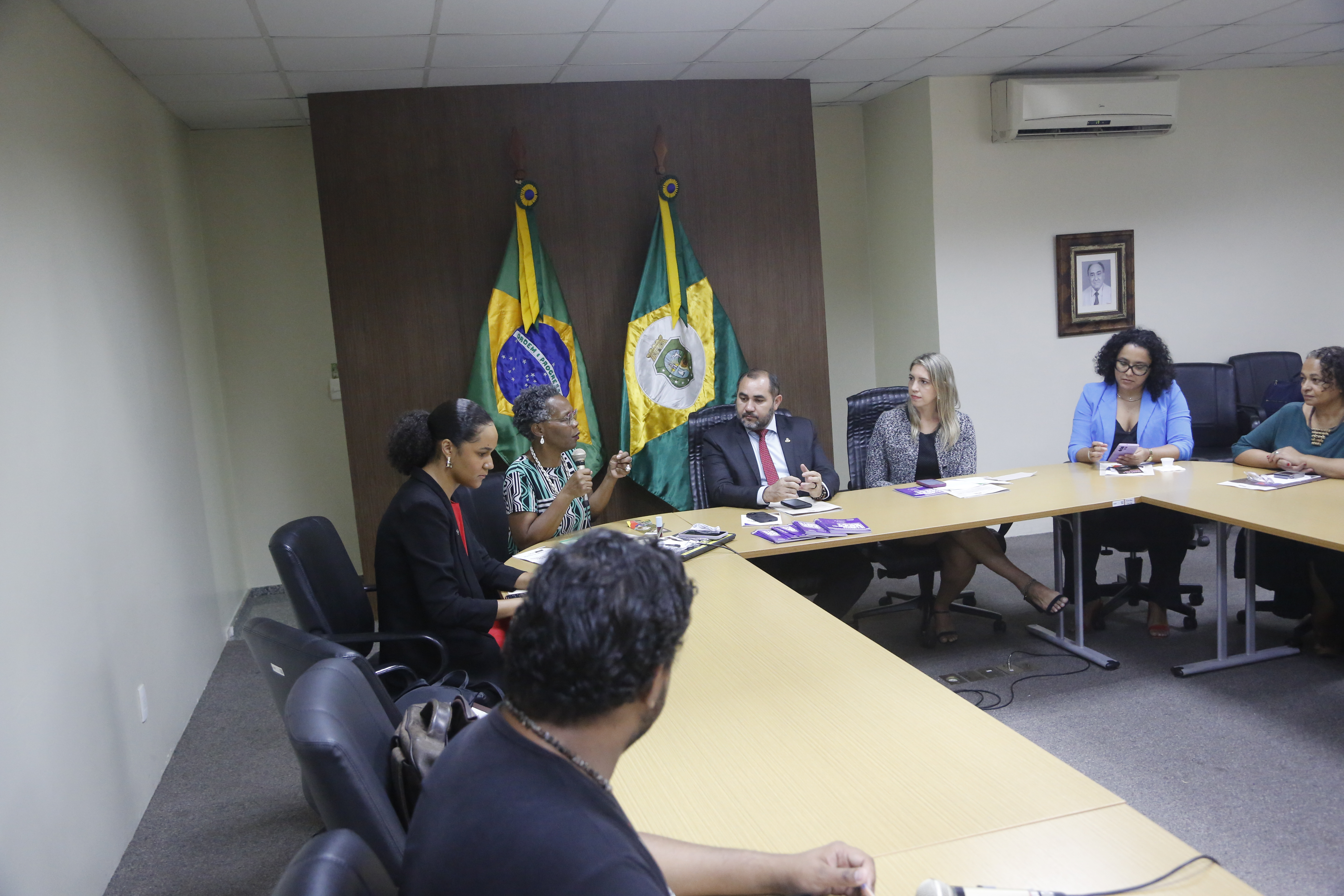 Alece sedia apresentação do Sistema Nacional de Promoção da Igualdade Racial no Ceará
