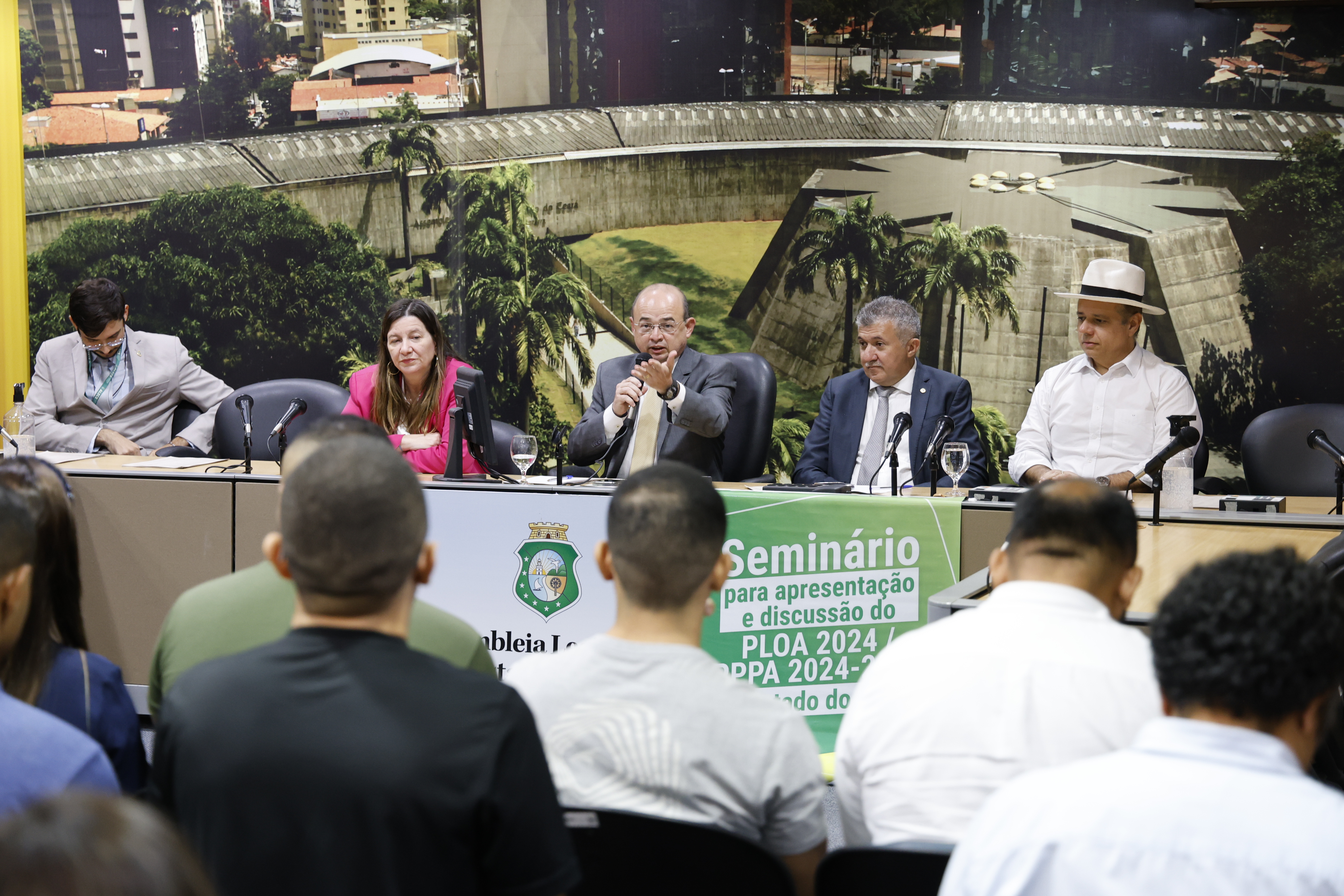 Seminário sobre LOA e PPA debate orçamento destinado à RMF