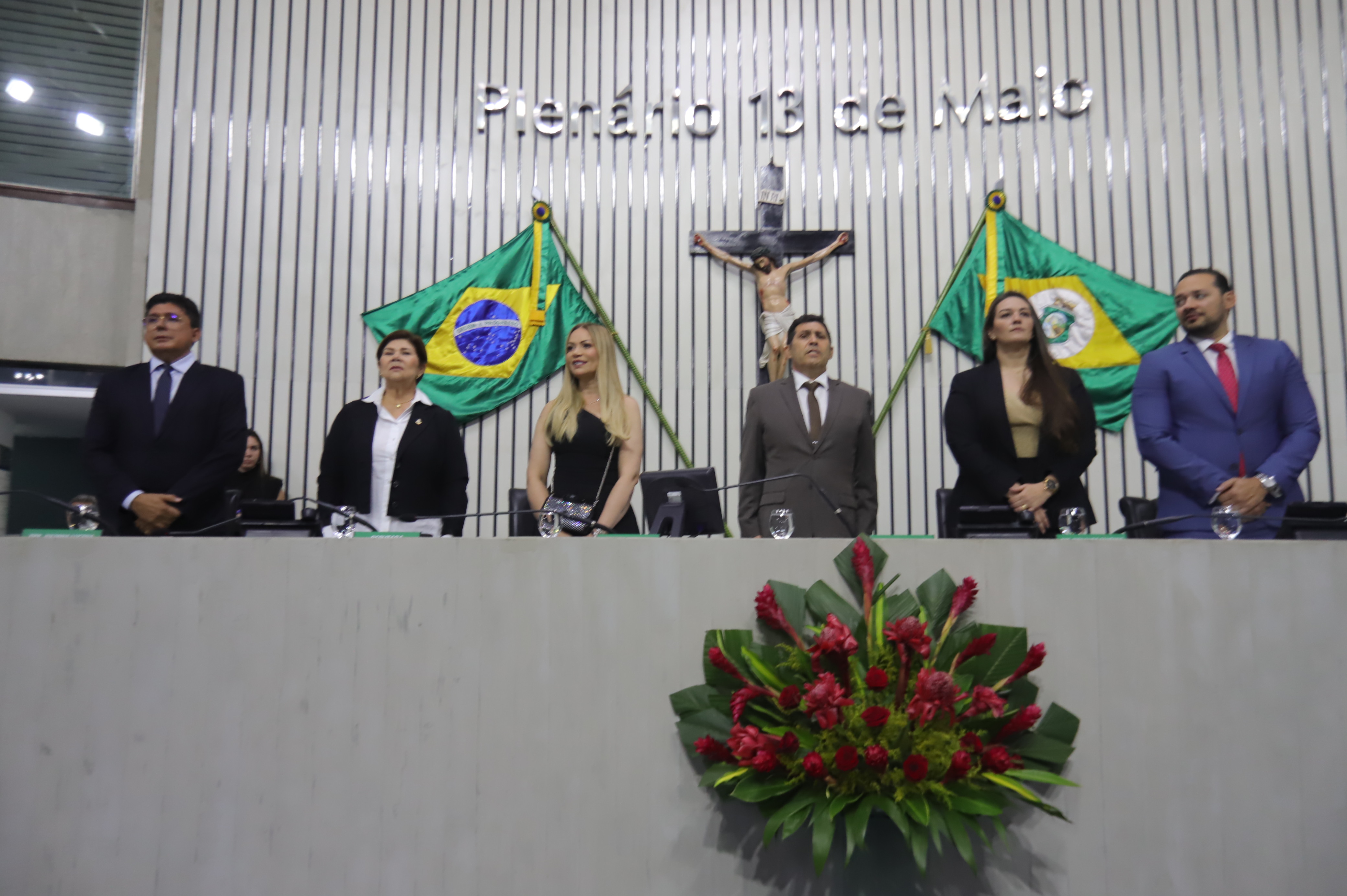 Cantora Solange Almeida recebe o Título de Cidadã Cearense em solenidade na Alece