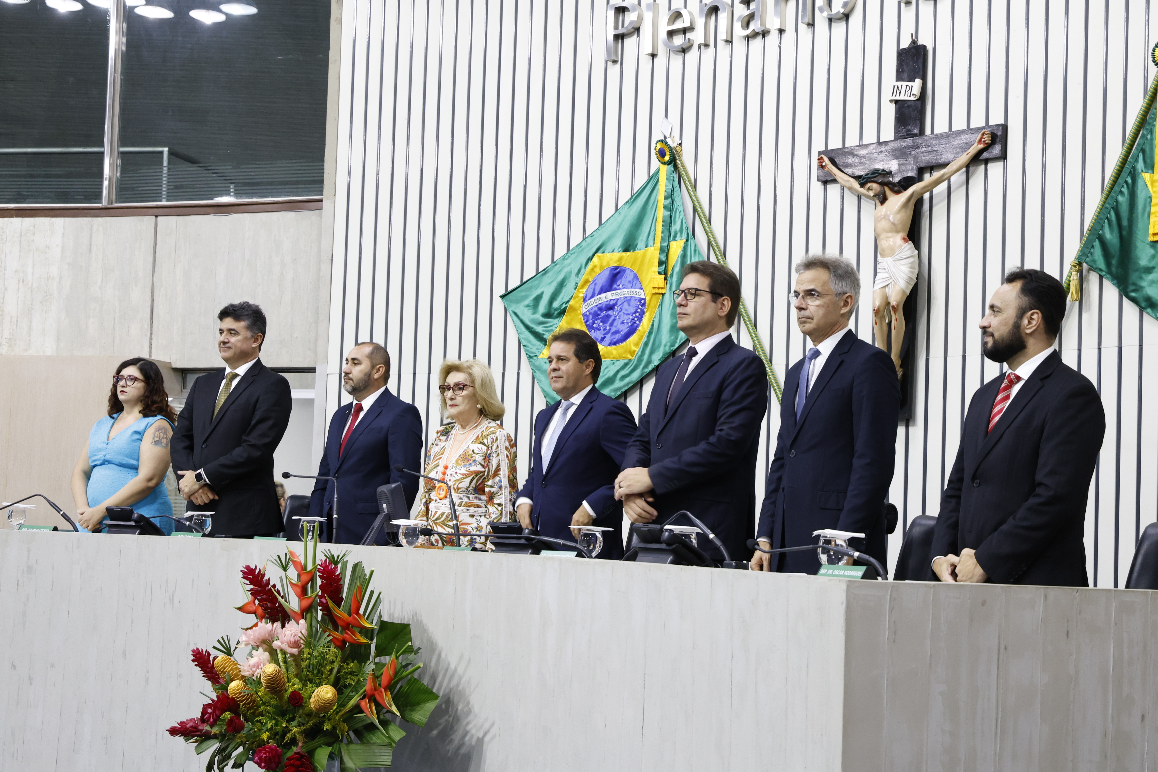 Alece entrega Prêmio Frei Tito a integrantes do Movimento das Mães do Curió