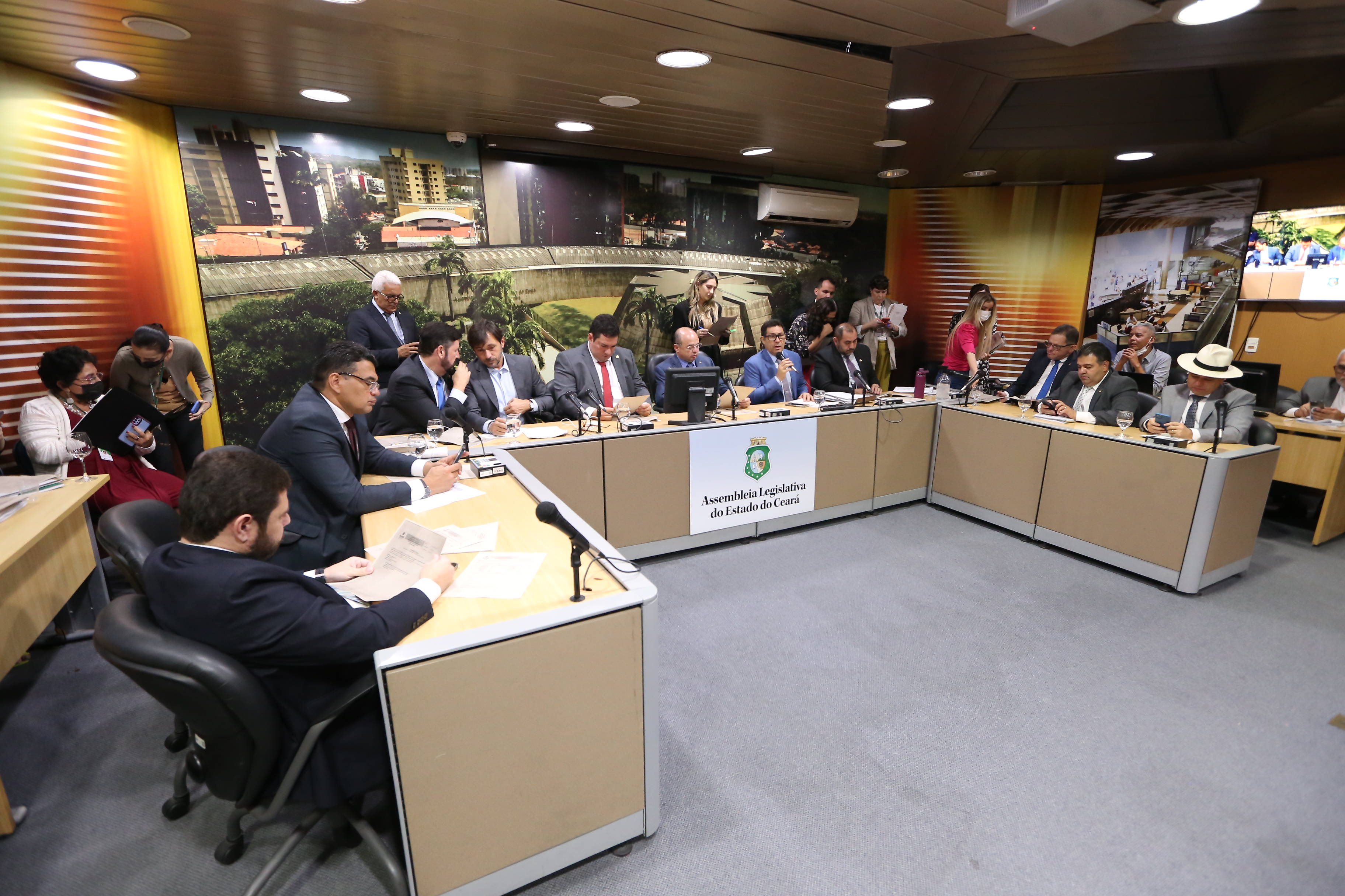 Doze projetos de deputados são aprovados na Comissão de Trabalho