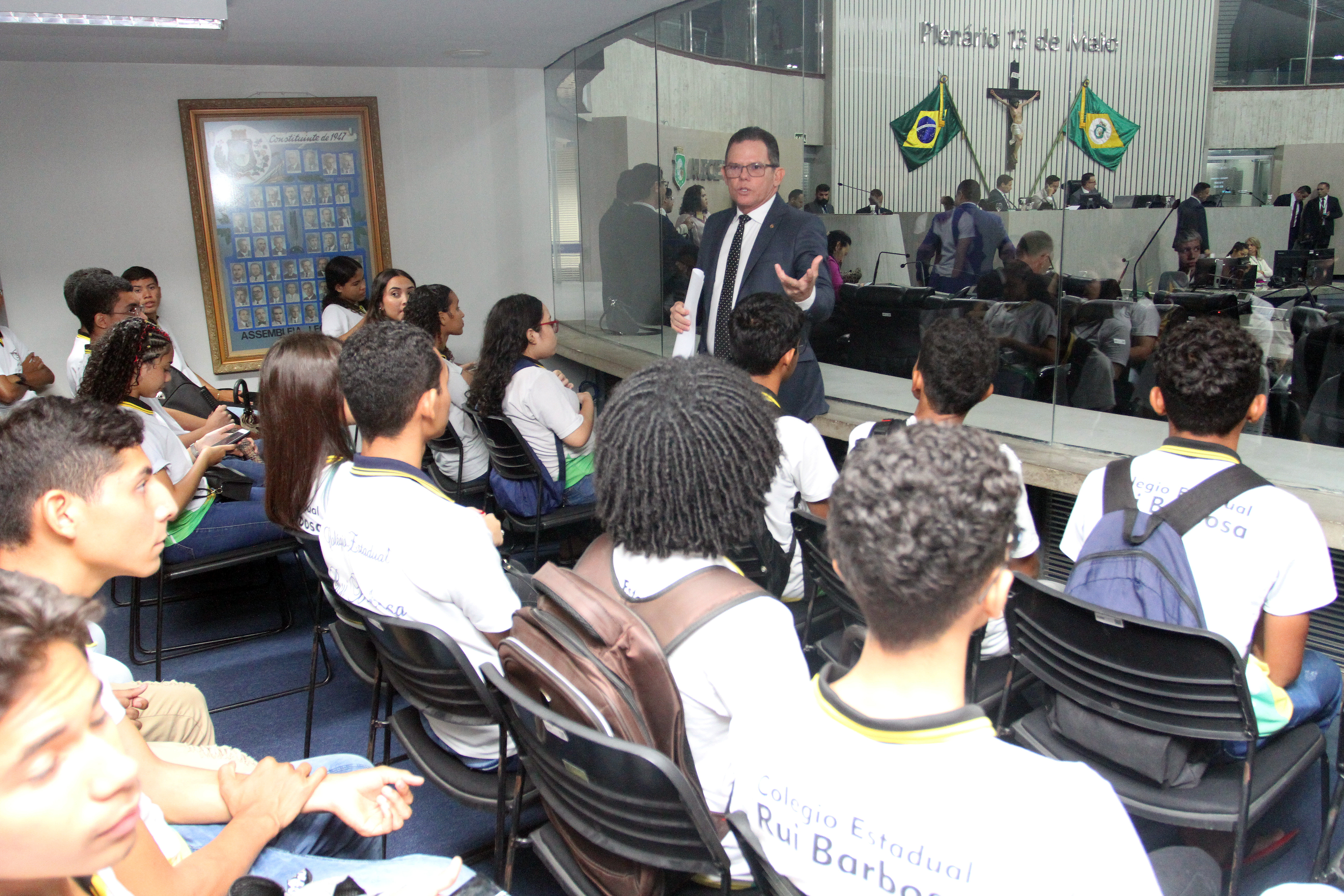 O Parlamento e sua História recebe estudantes de Maracanaú e Eusébio