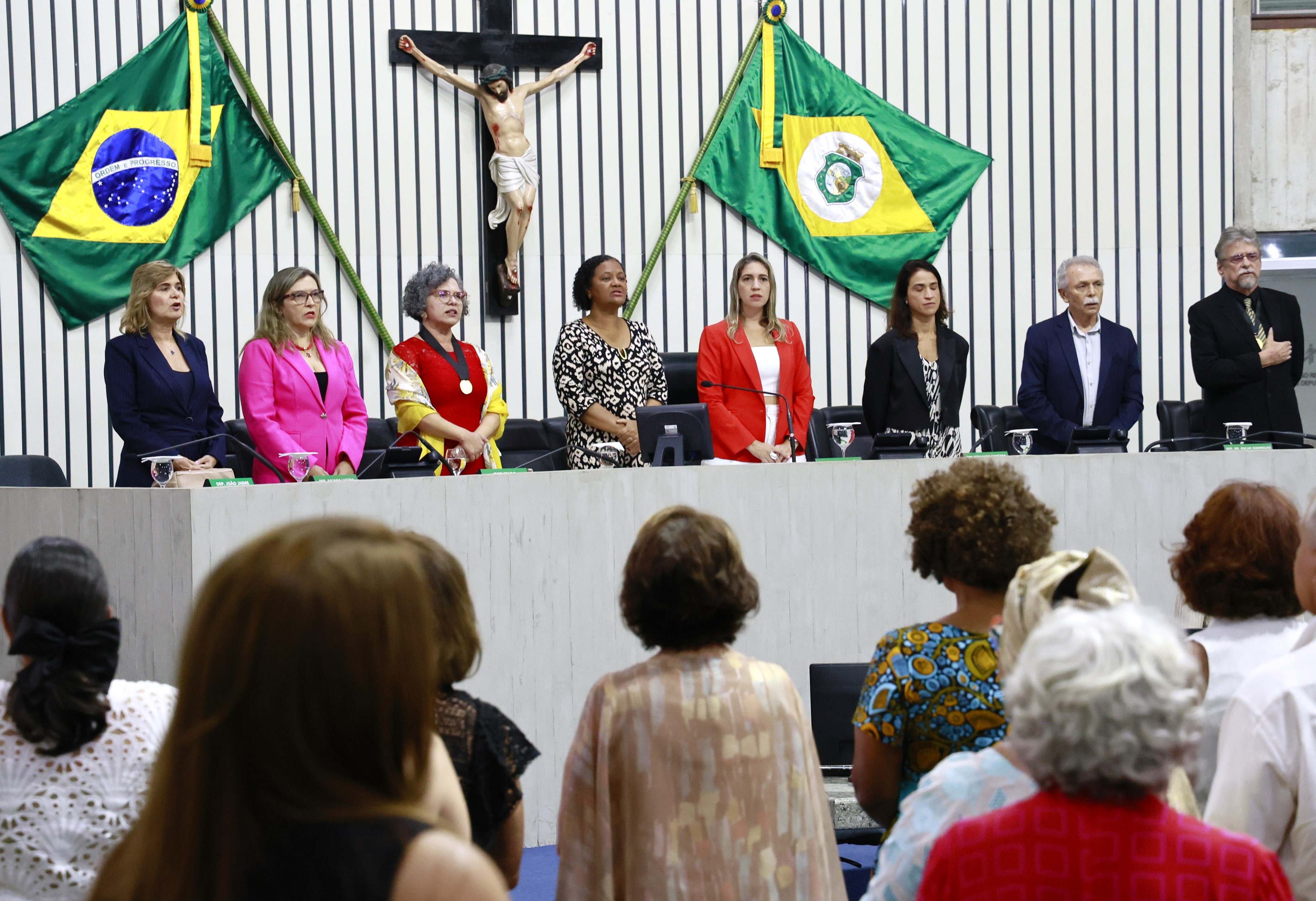 Papel desempenhado pelas mulheres na ciência é reconhecido em sessão solene