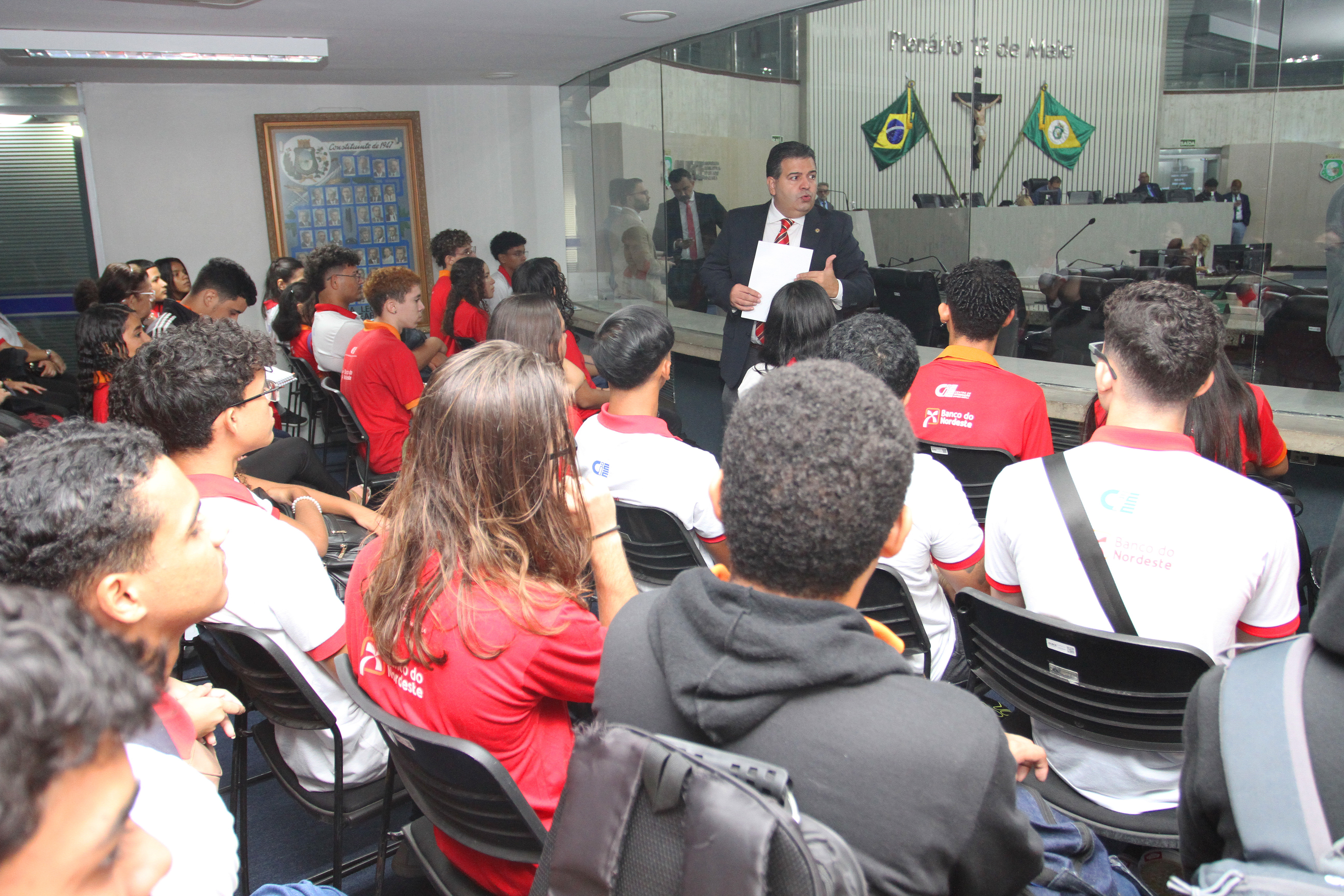 Alunos do Centro de Integração Empresa Escola (Ciee) são recebidos pelo deputado Felipe Mota