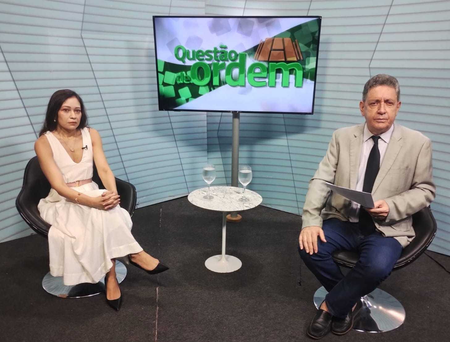 Auditora Fiscal Aline Lorena e jornalista Renato Abreu