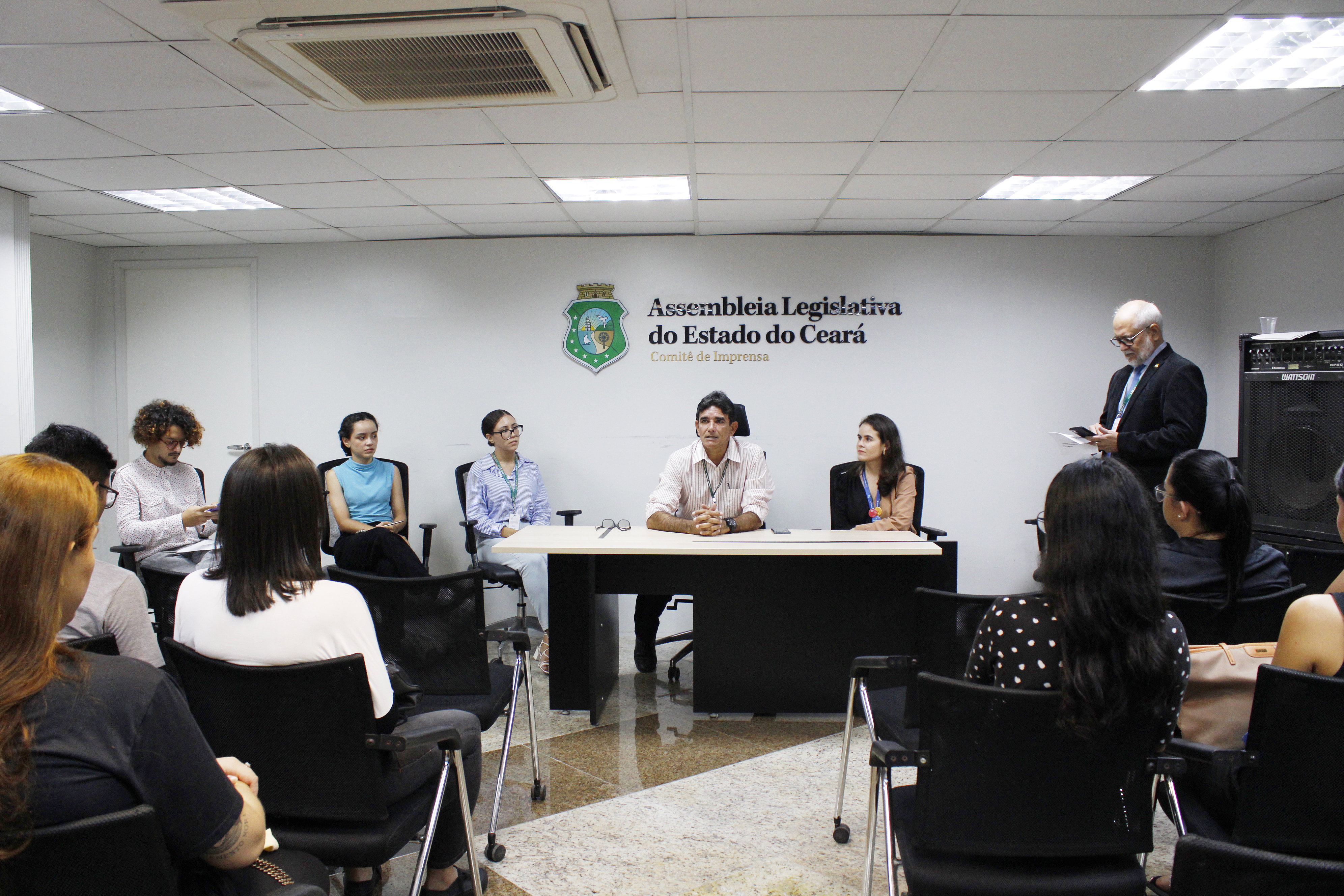Alunos da Unifor e de escola do bairro Jóquei Clube participam de projeto na Alece