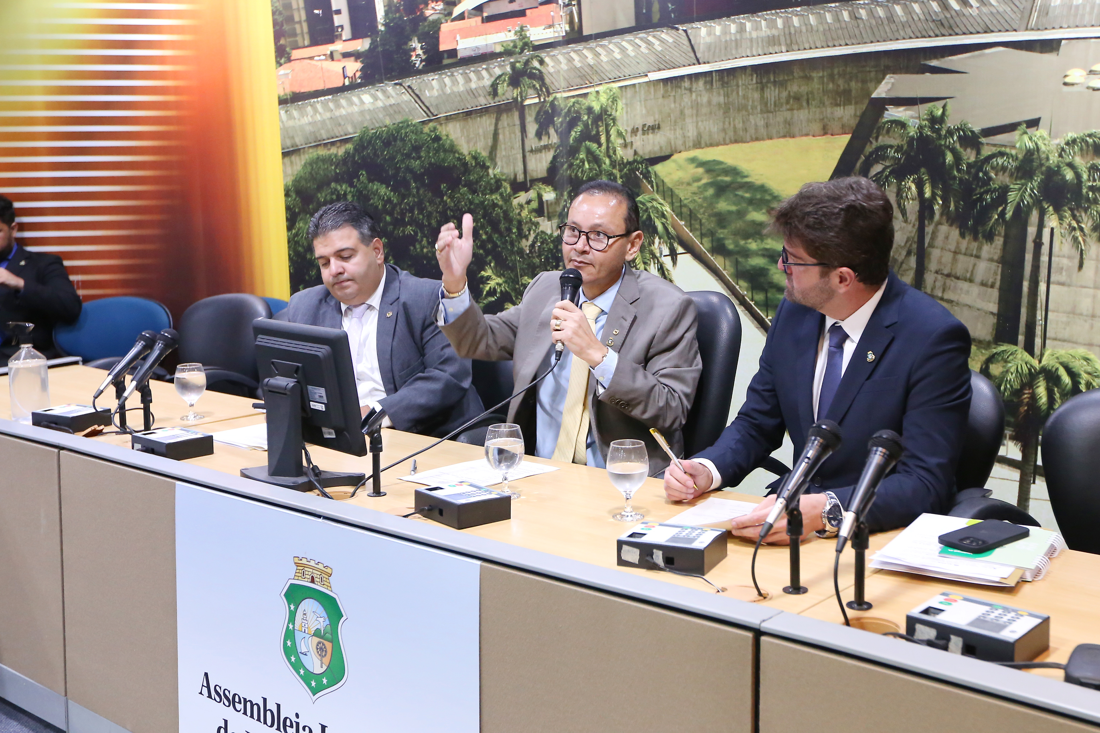 Comissão de Turismo e Serviços aprova cinco matérias de parlamentares