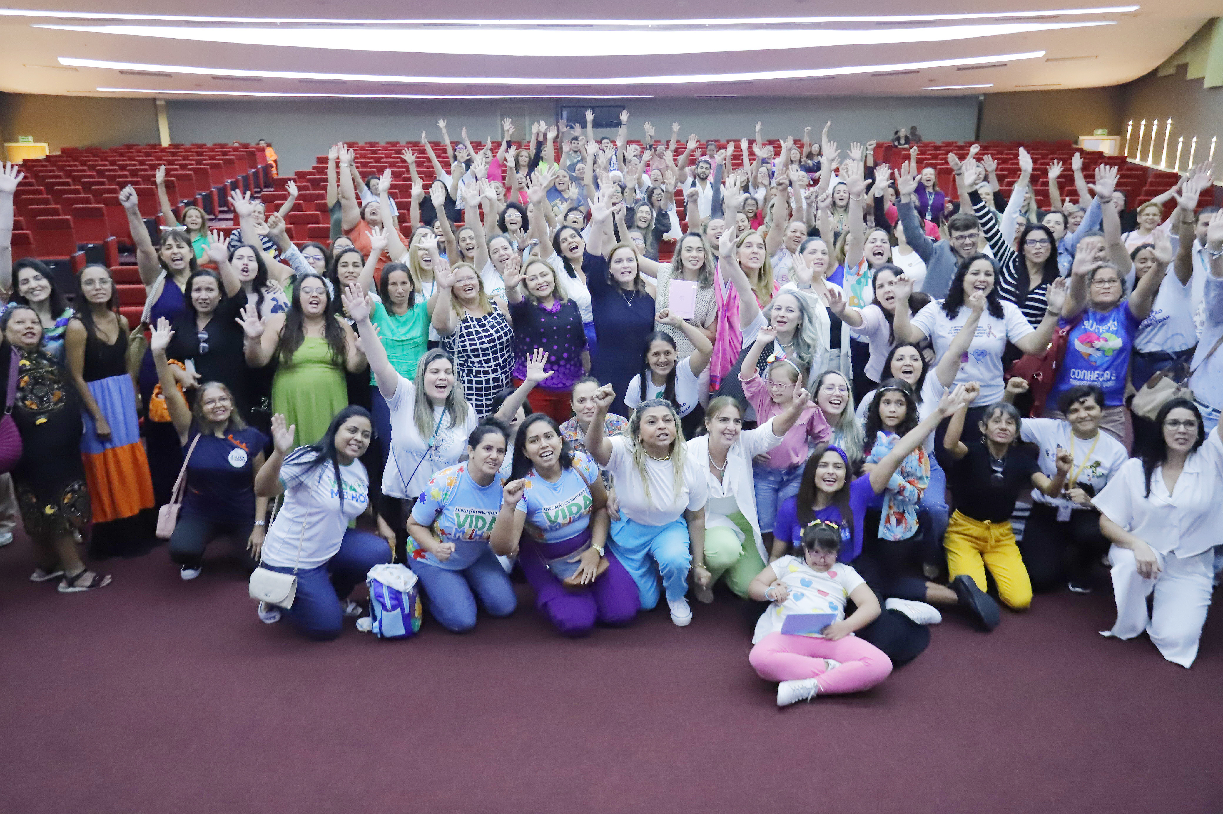 Alece lança grupo de acolhimento para mães de crianças atípicas