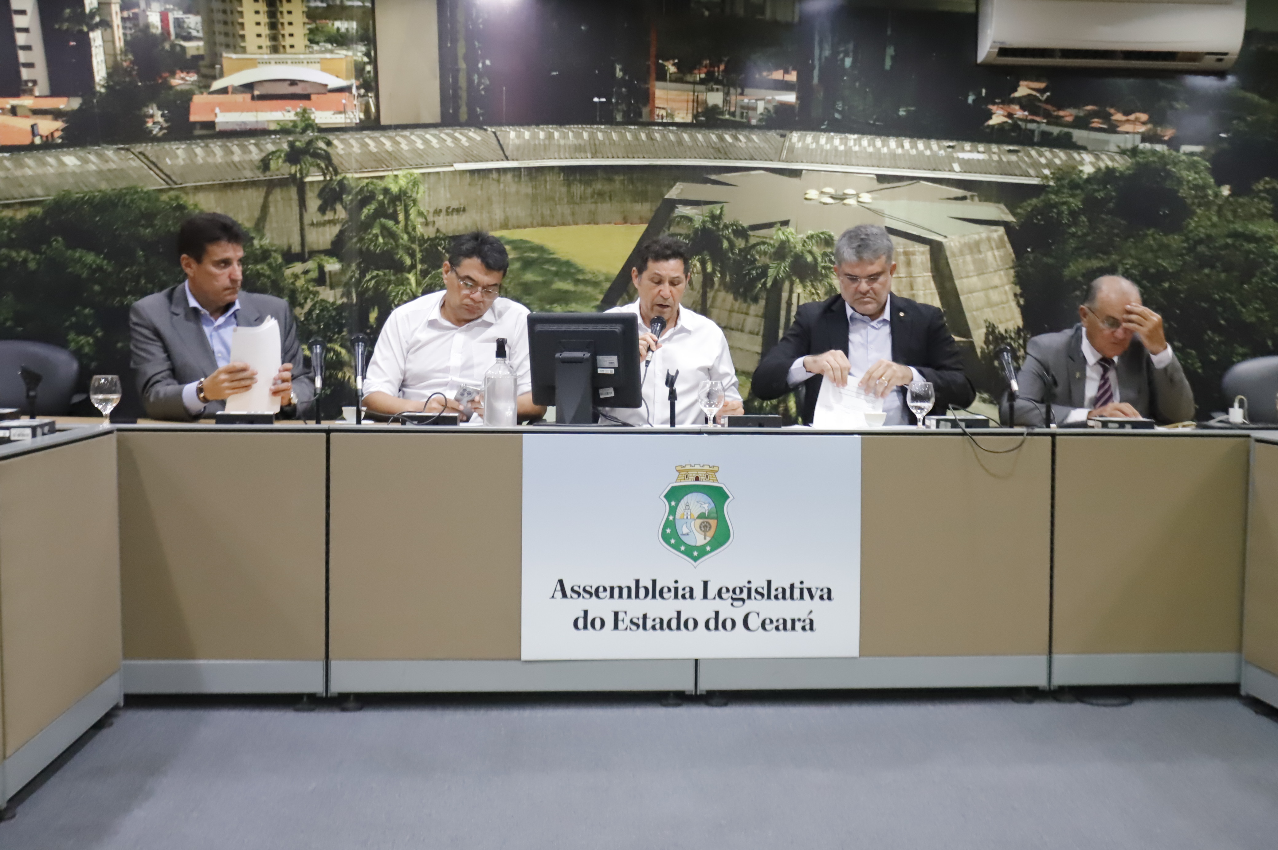 Comissão de Orçamento aprova 16 projetos de autoria de parlamentares