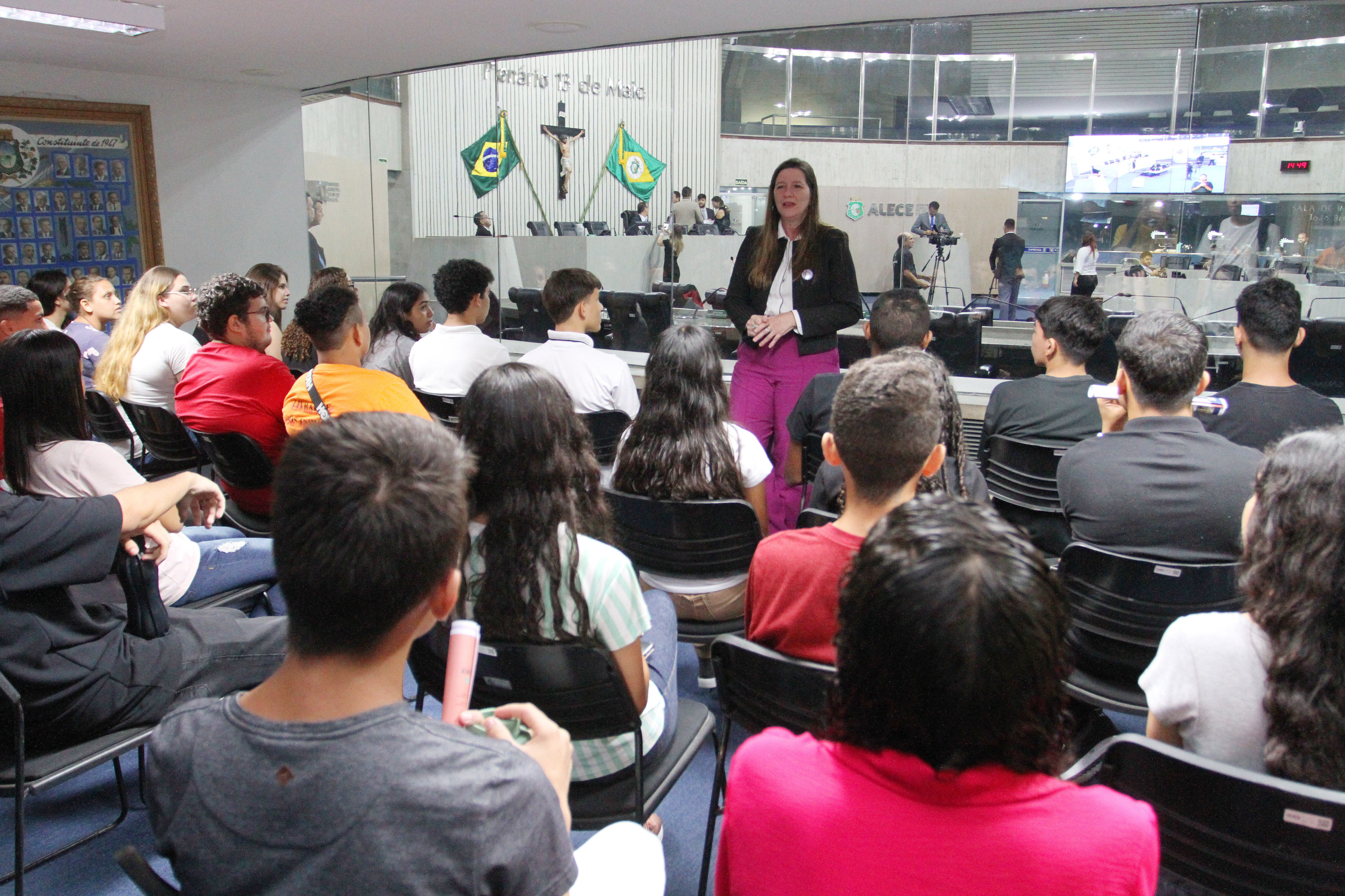 Estudantes dos bairros Vila Manoel Sátiro e Antônio Bezerra visitam Alece