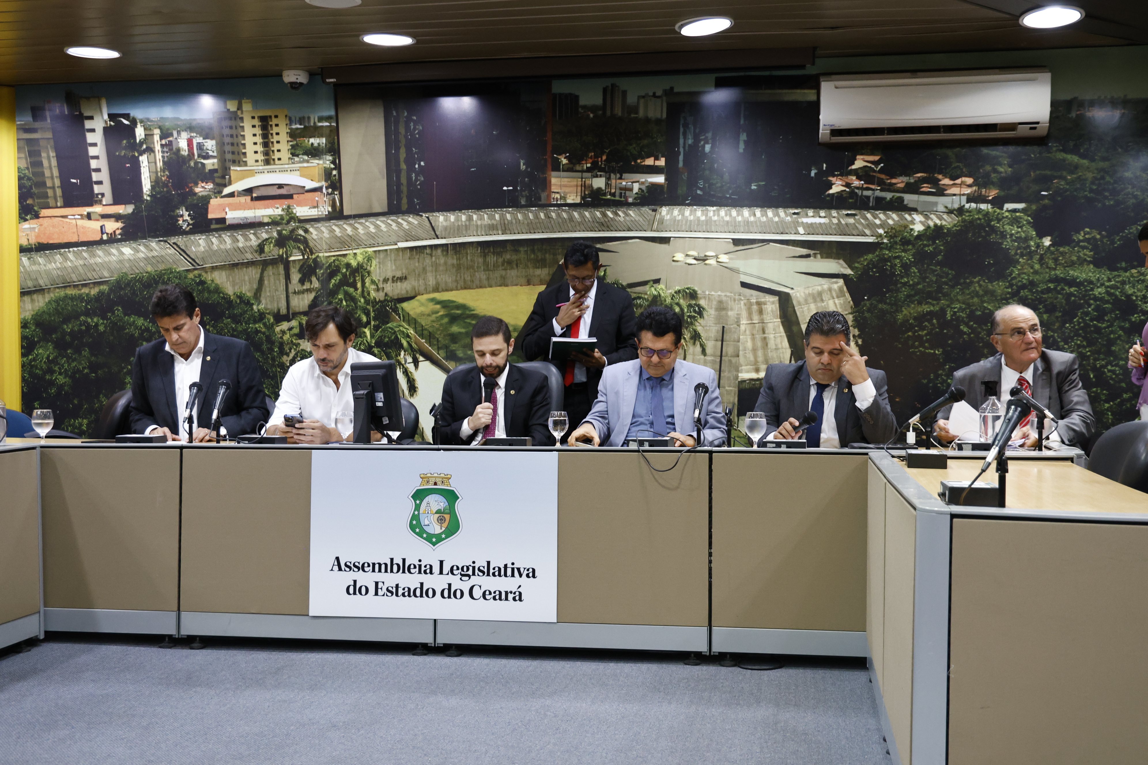 CCJR aprova 23 proposições de deputados