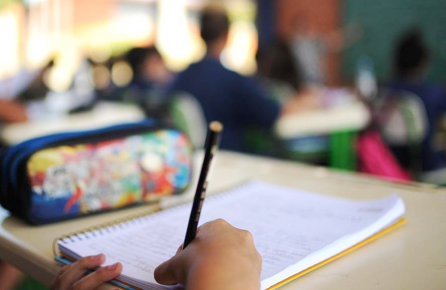 PL que inclui disciplina de Violência Doméstica em escolas da rede pública tramita na Alece