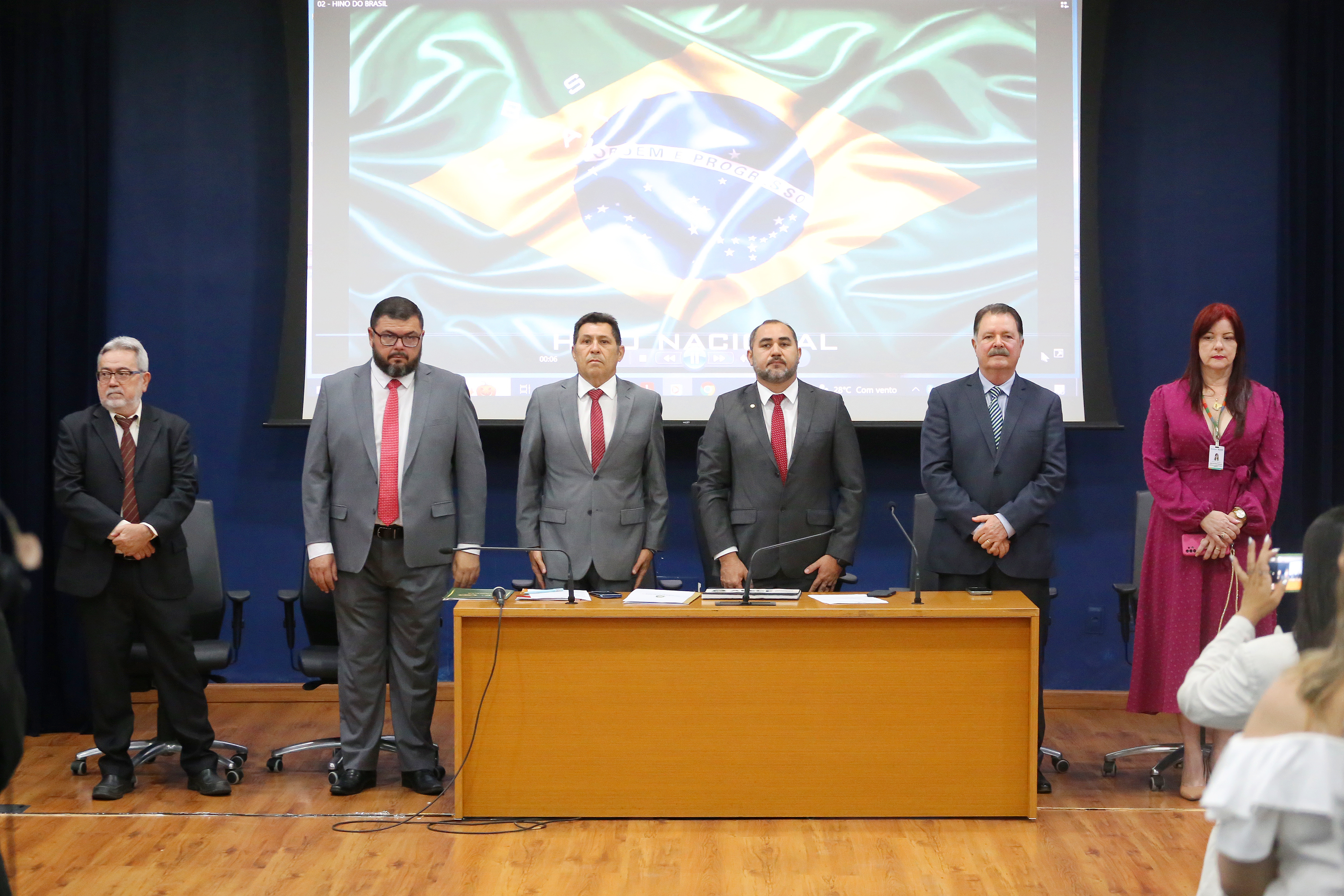 Médicos veterinários são homenageados na Alece em celebração ao dia da categoria