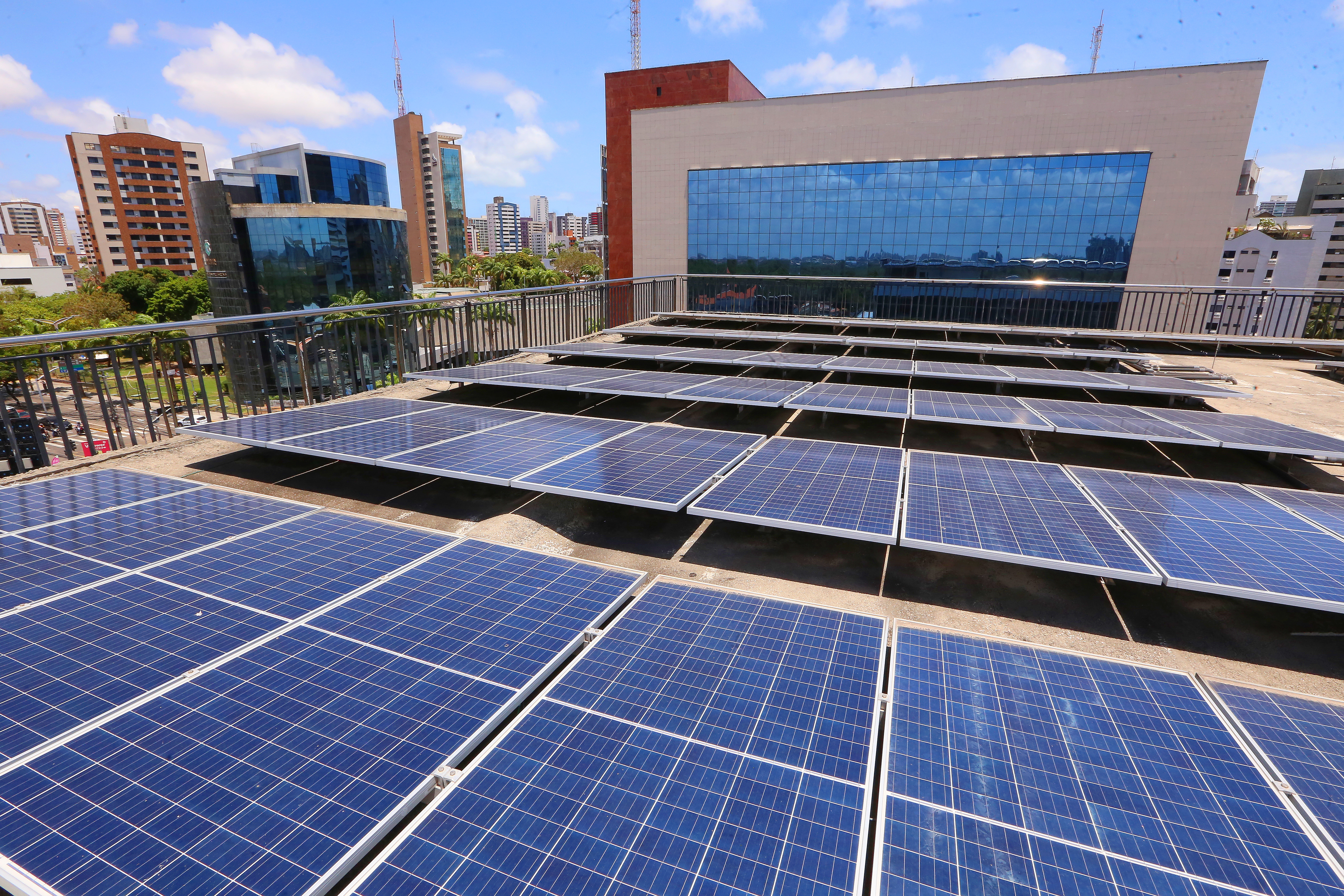 Alece produz energia fotovoltaica e contribui com sustentabilidade