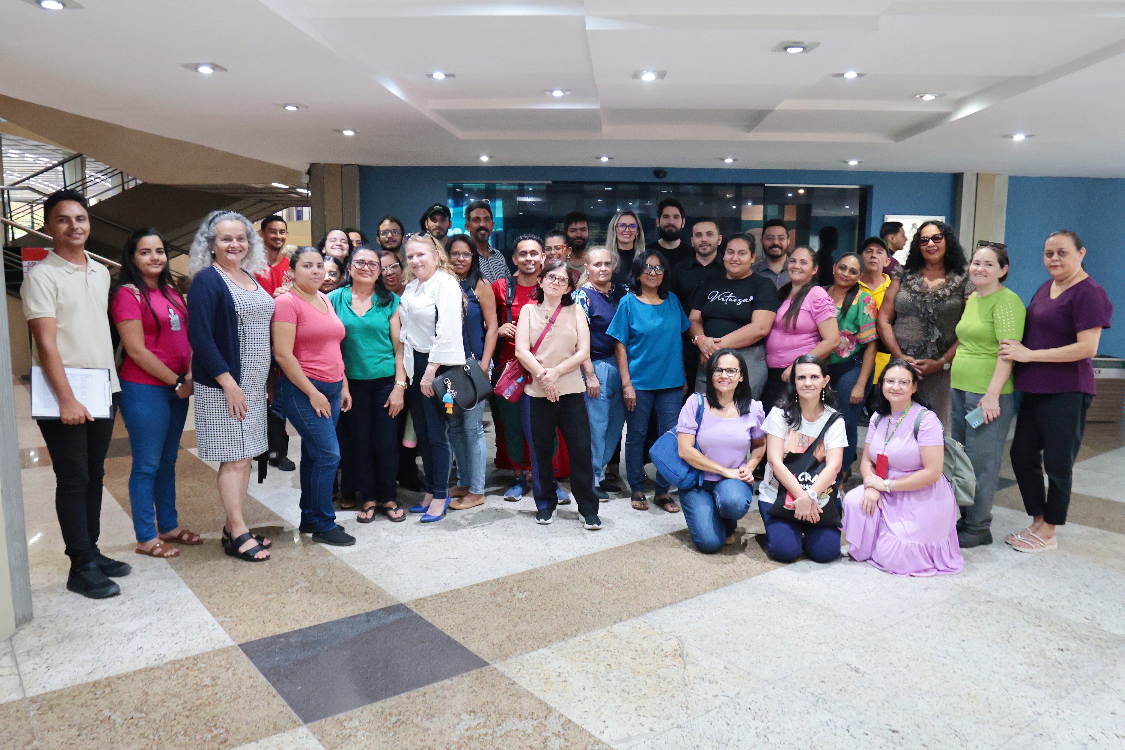 Alunos de Maracanaú e colaboradores do Judiciário visitam a Alece nesta terça