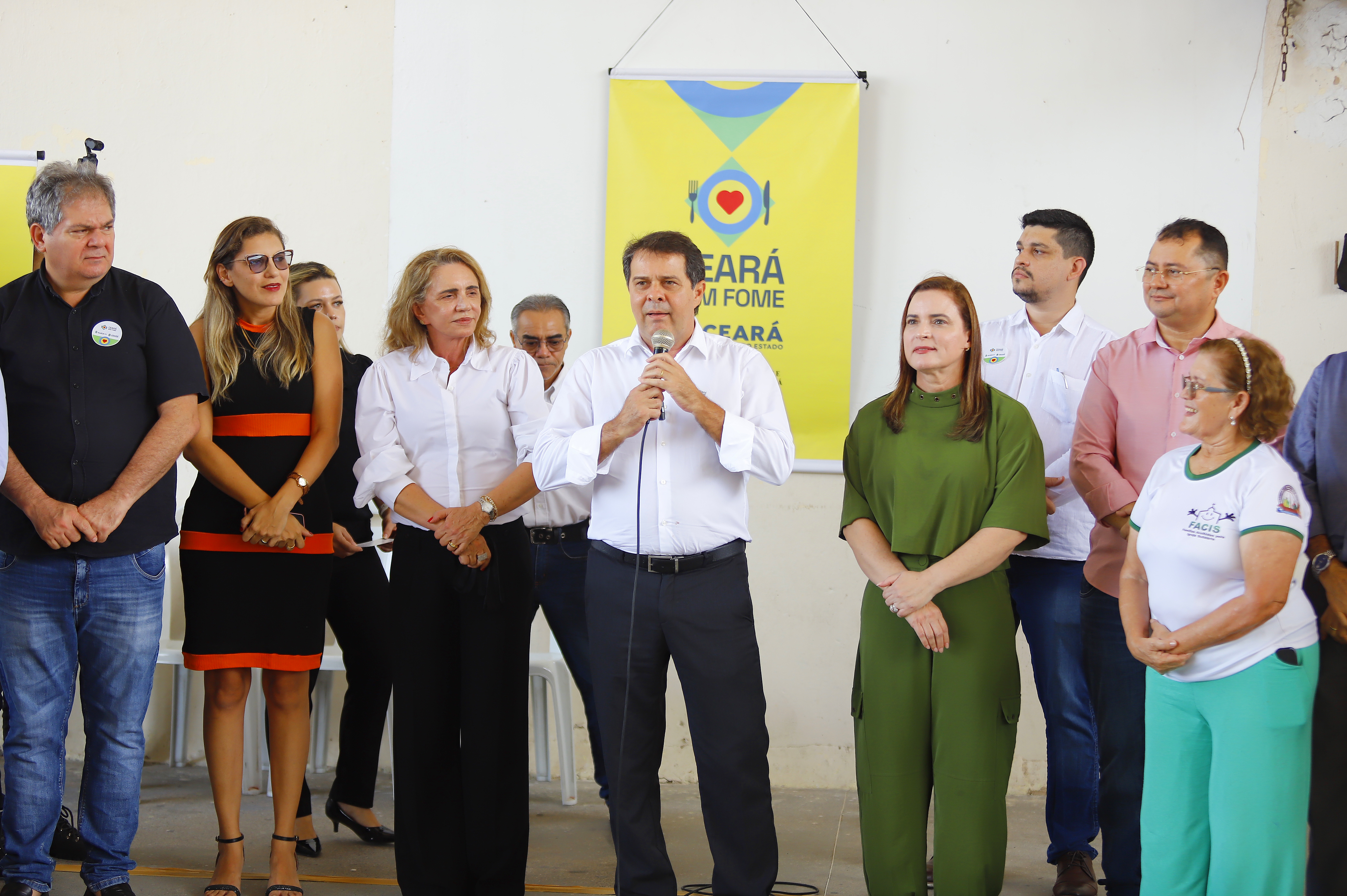 Alece entrega primeiro lote com equipamentos para cozinhas solidárias em Fortaleza