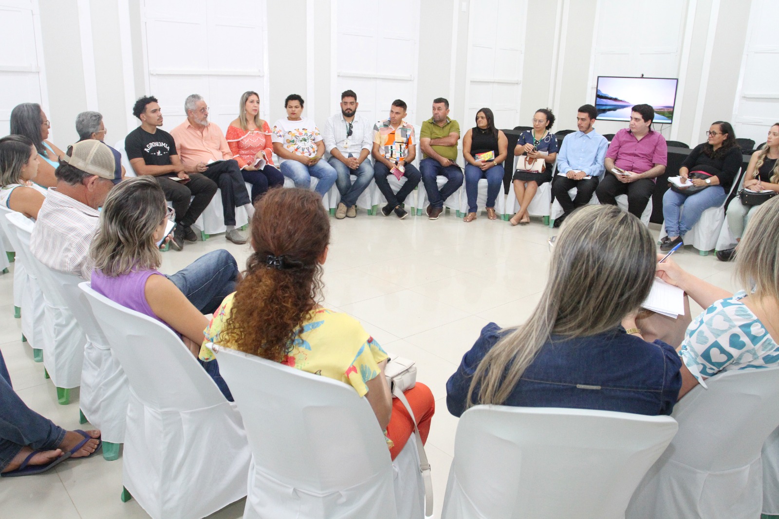 Roda de conversa na Assembleia Itinerante debate programa Ceará Sem Fome