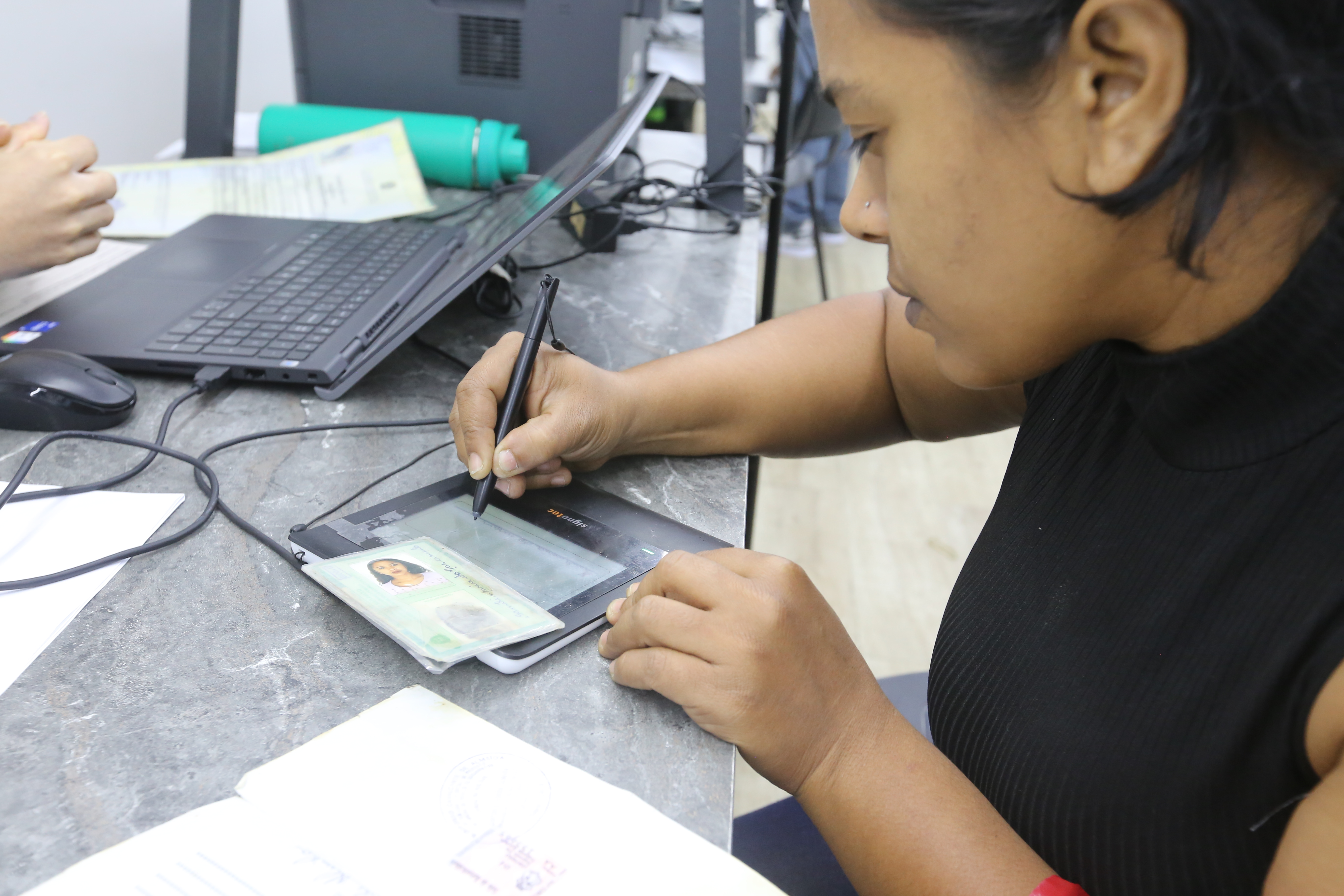 Emissão de Registro Geral (RG), por meio do Caminhão do Cidadão, atraiu público para o Vem pra Alece