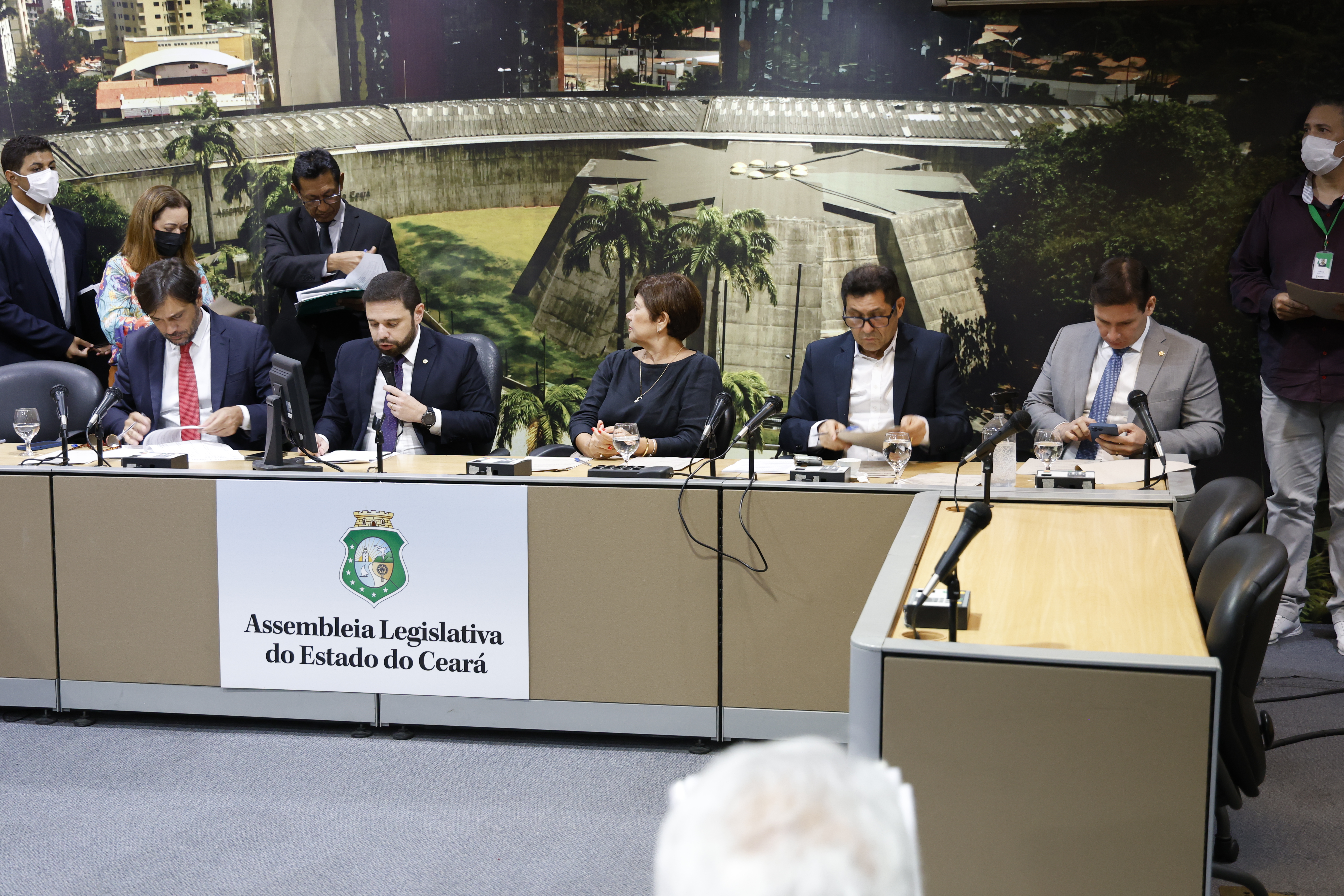 CCJR aprova 22 projetos de deputados em reunião ordinária