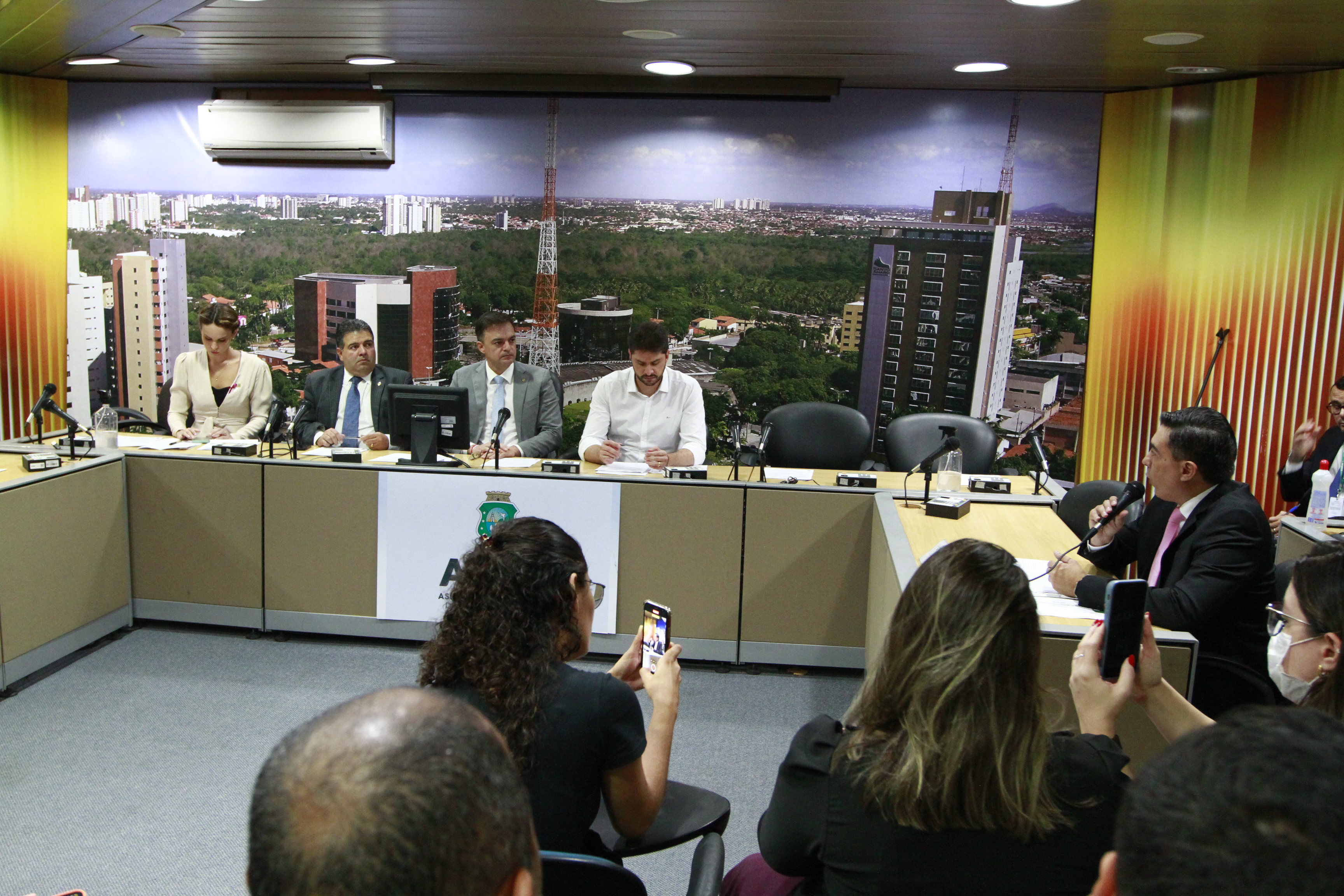 Presidente da Aprece diz que mais de 60% das cidades do Interior reclamam da Enel