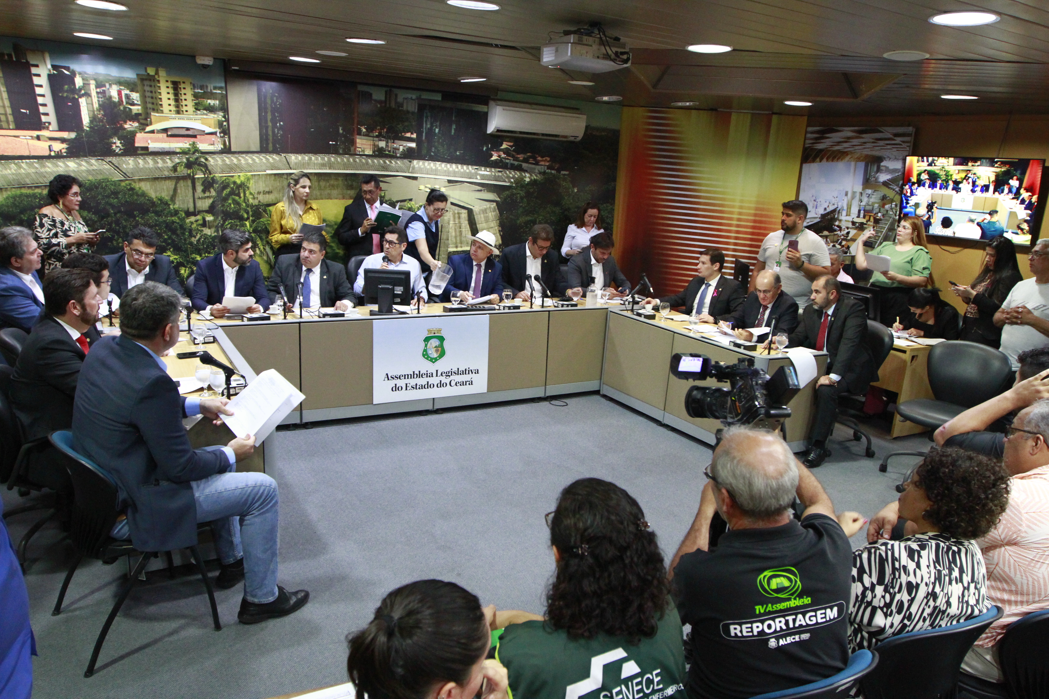 CCJR aprova projetos do Executivo, da Mesa Diretora da Alece e de parlamentares