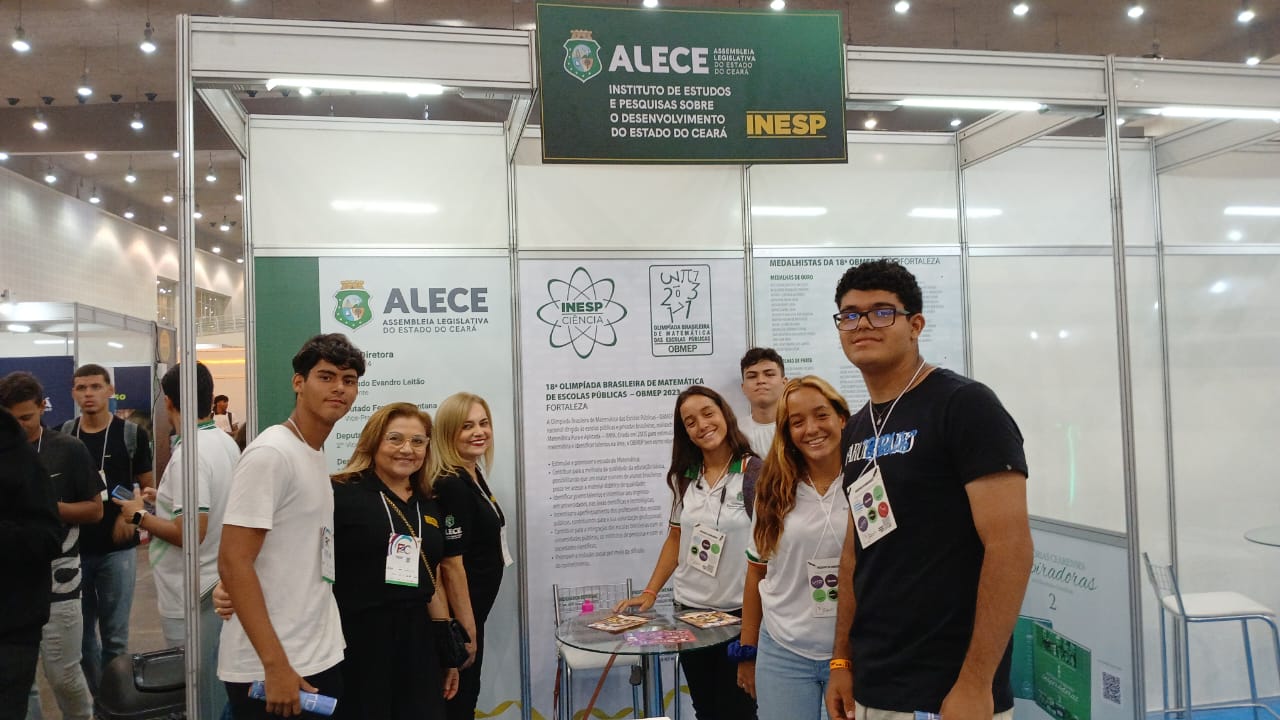 Inesp lança livro sobre Olimpíadas Científicas durante a 8ª Feira do Conhecimento