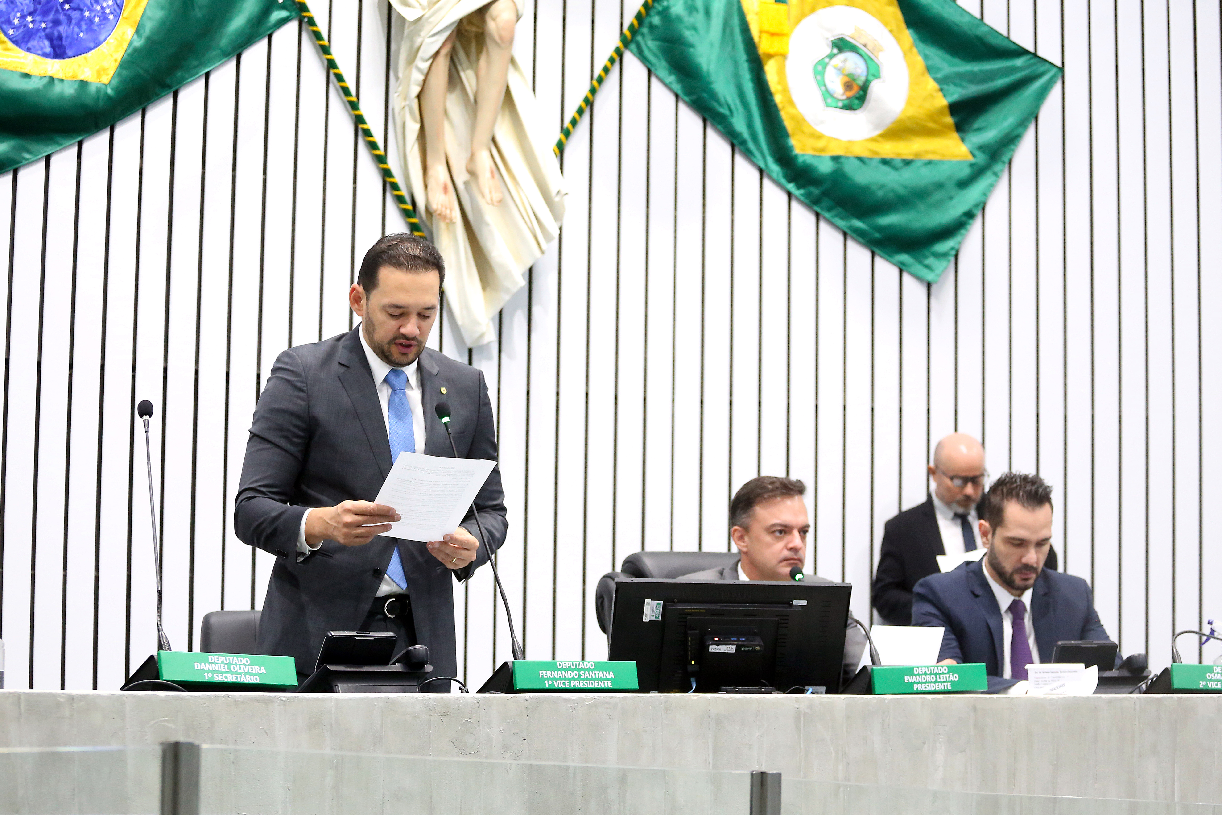 Votação durante sessão plenária desta quarta-feira